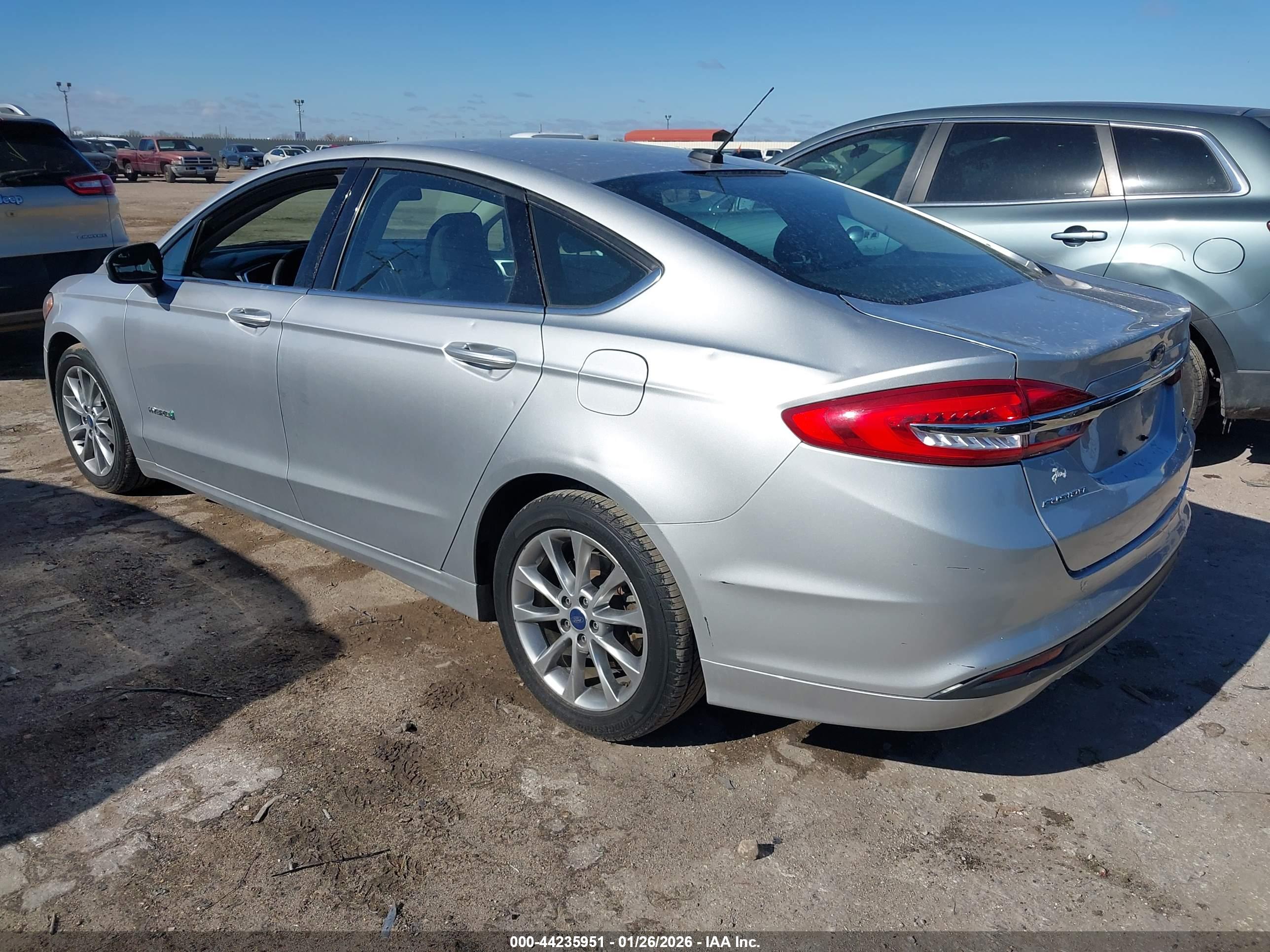 FORD FUSION image 3