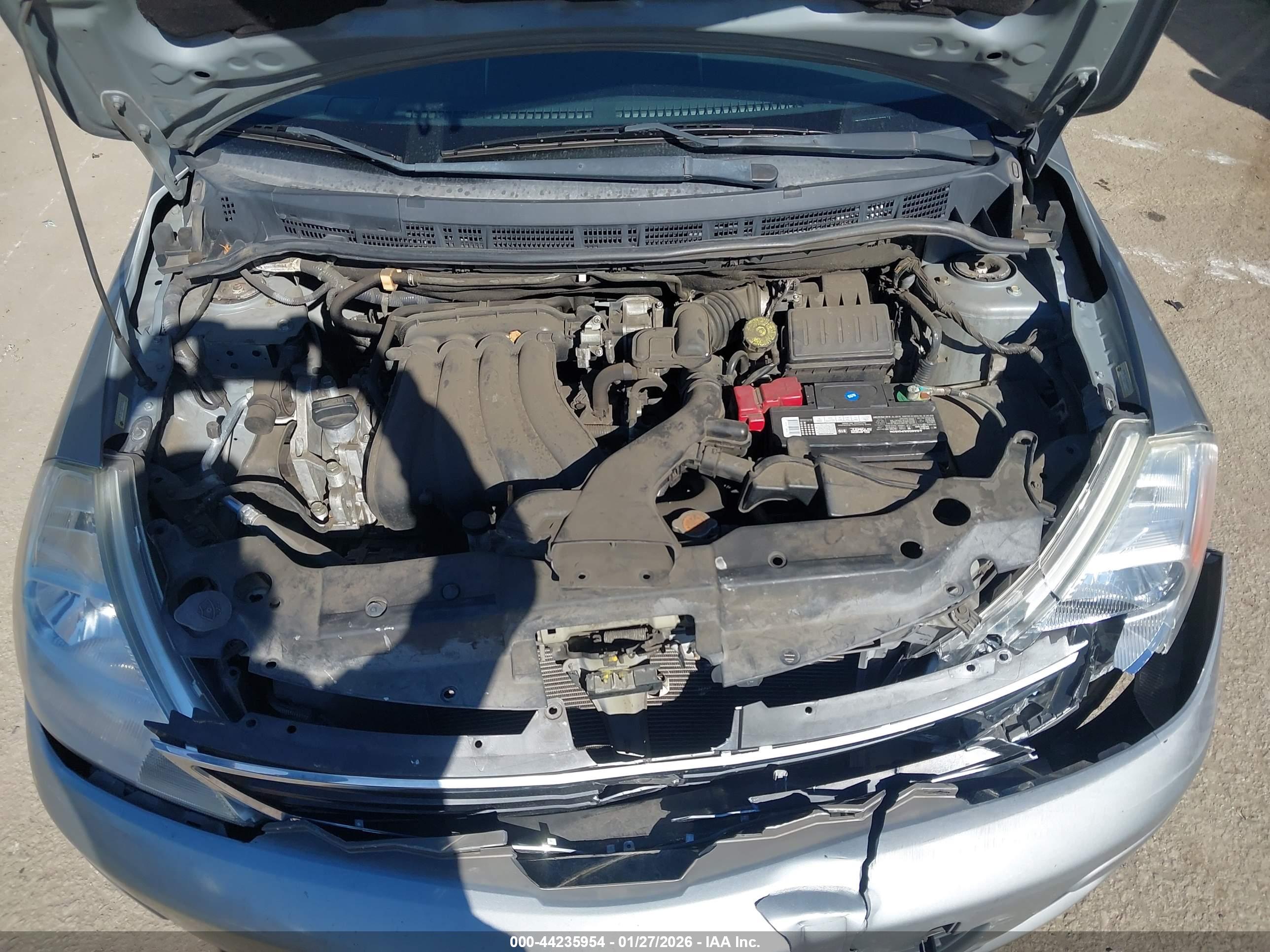 NISSAN VERSA image 10