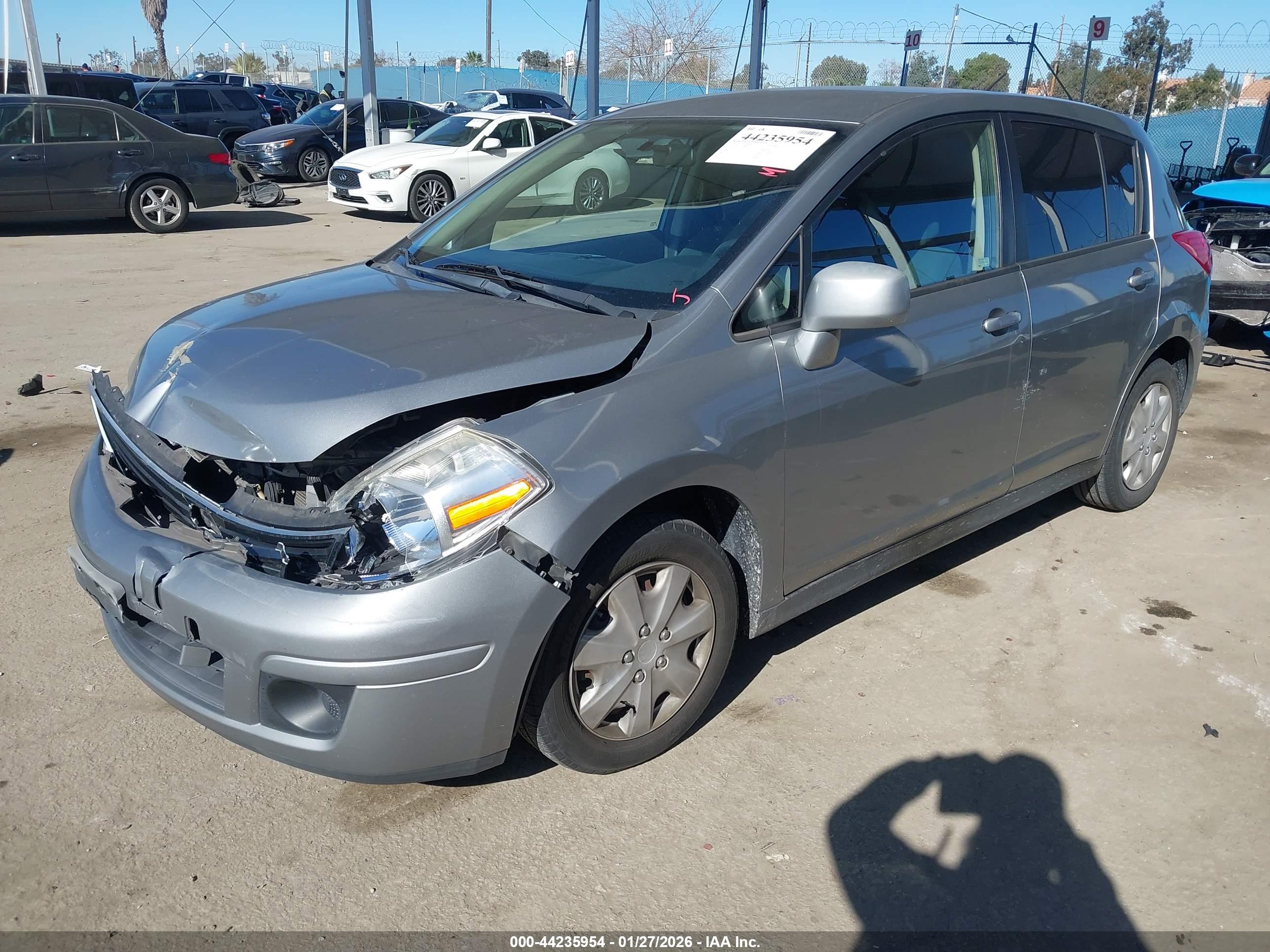 NISSAN VERSA image 2