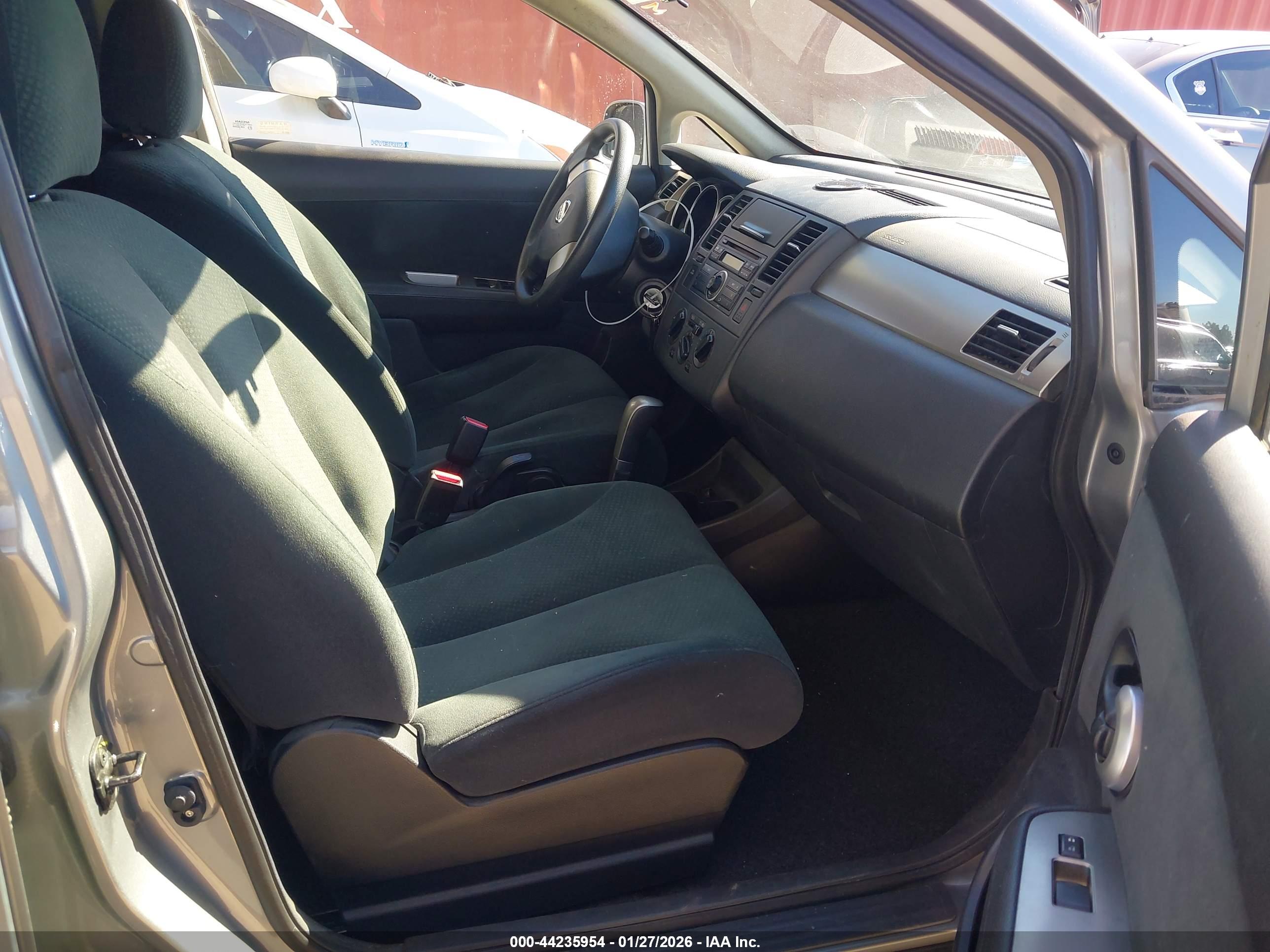 NISSAN VERSA image 5