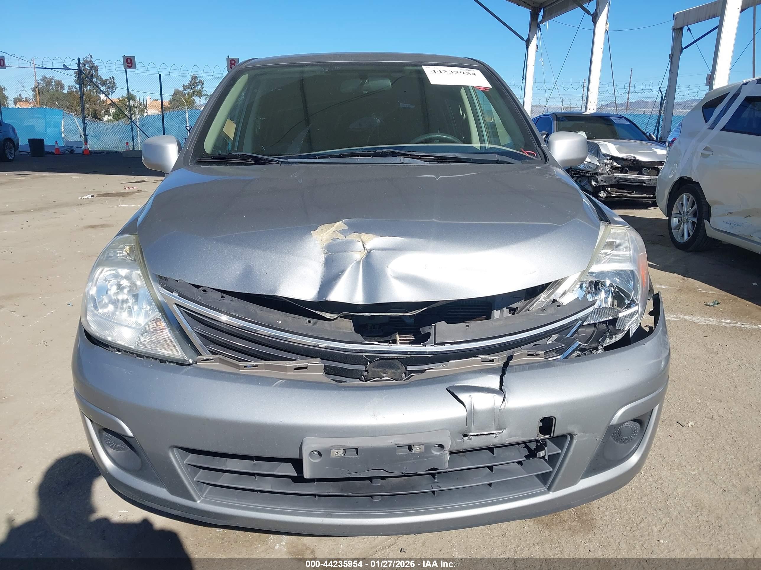 NISSAN VERSA image 6