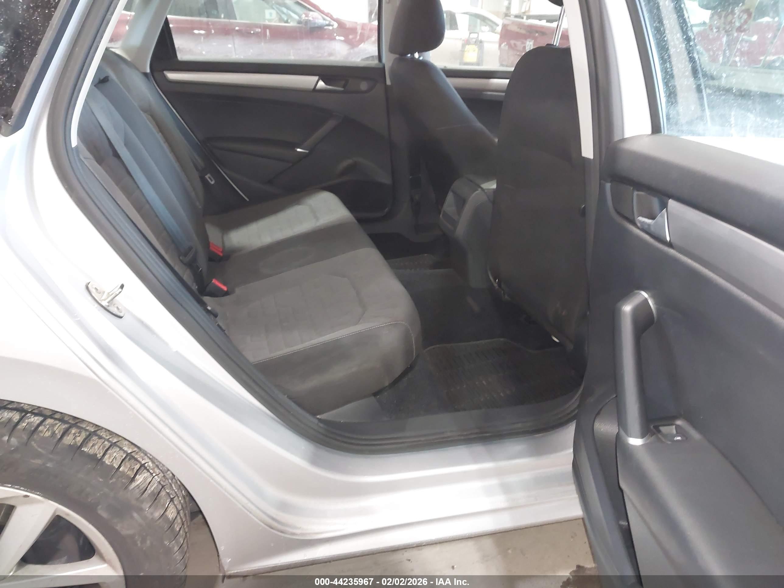 VOLKSWAGEN PASSAT image 8