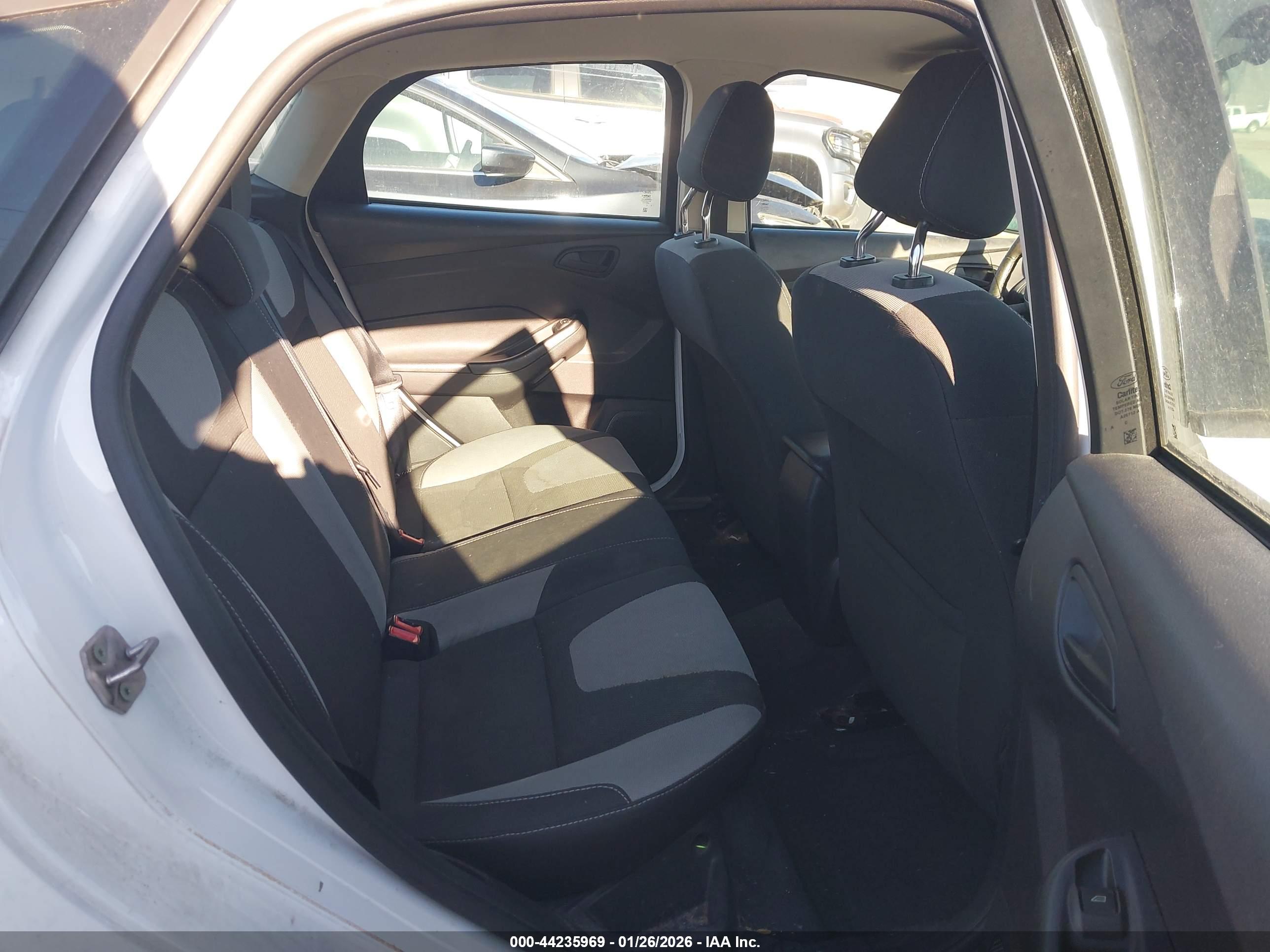 FORD FOCUS image 8