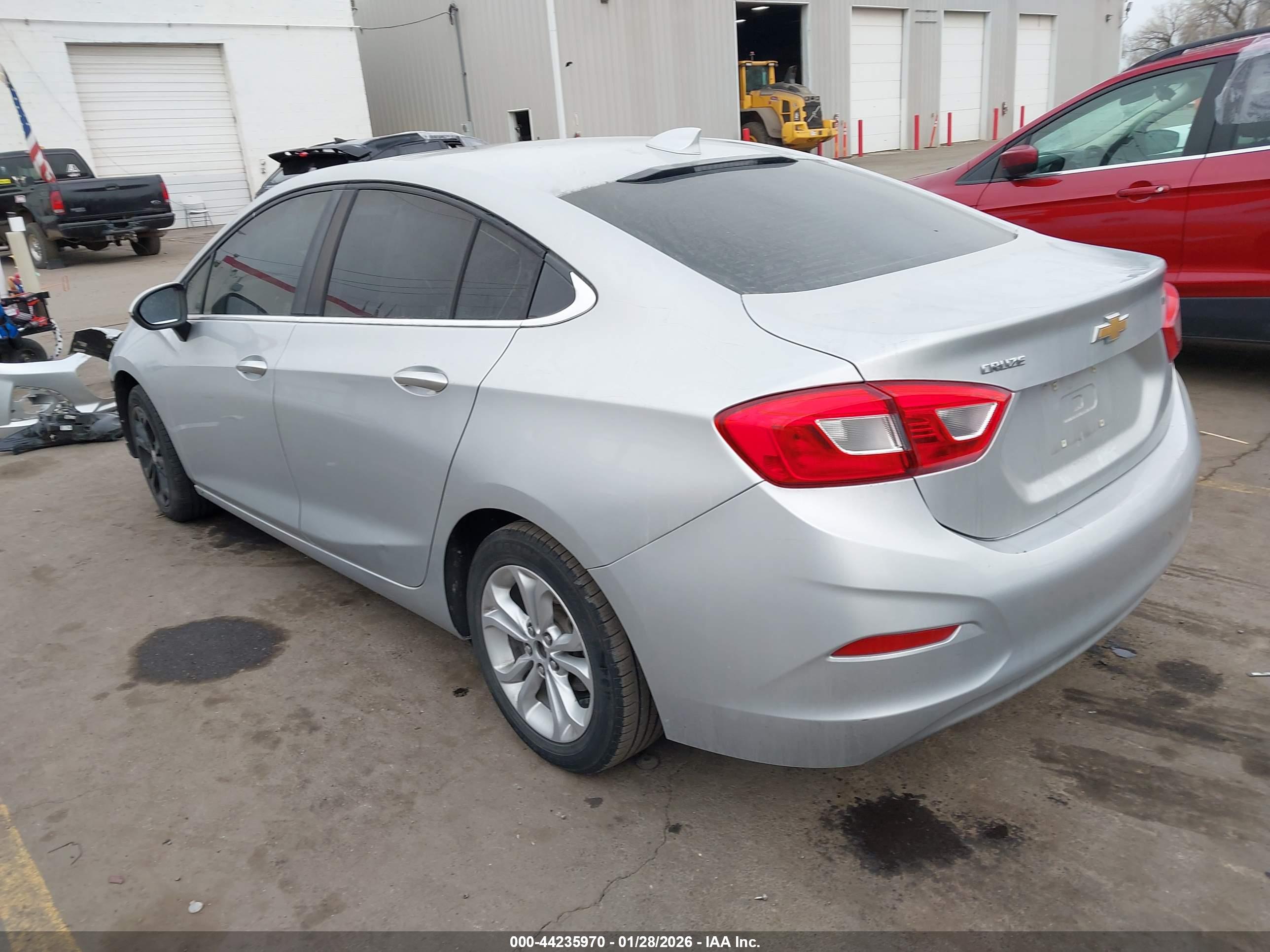 CHEVROLET CRUZE image 3