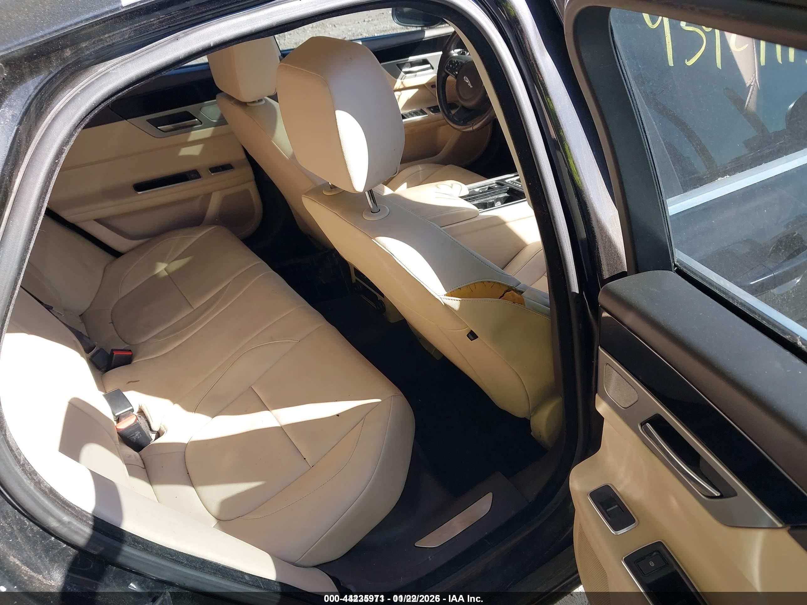 JAGUAR XF image 8