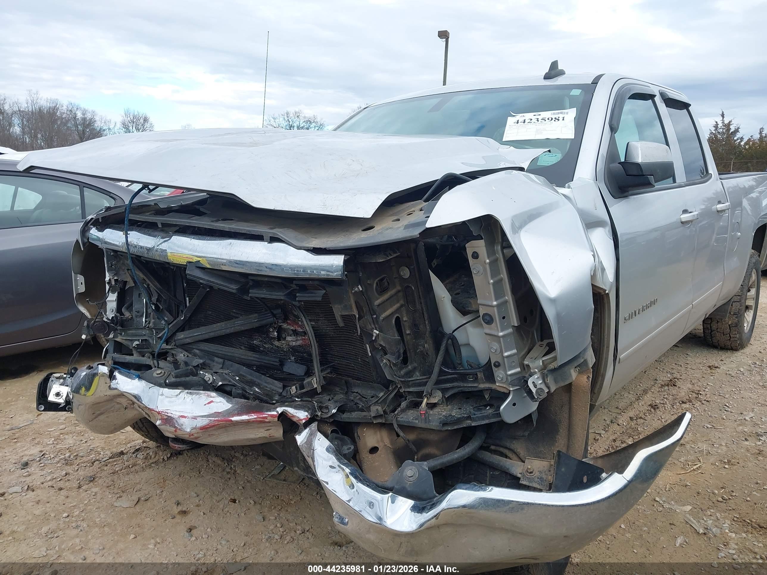 CHEVROLET SILVERADO image 6