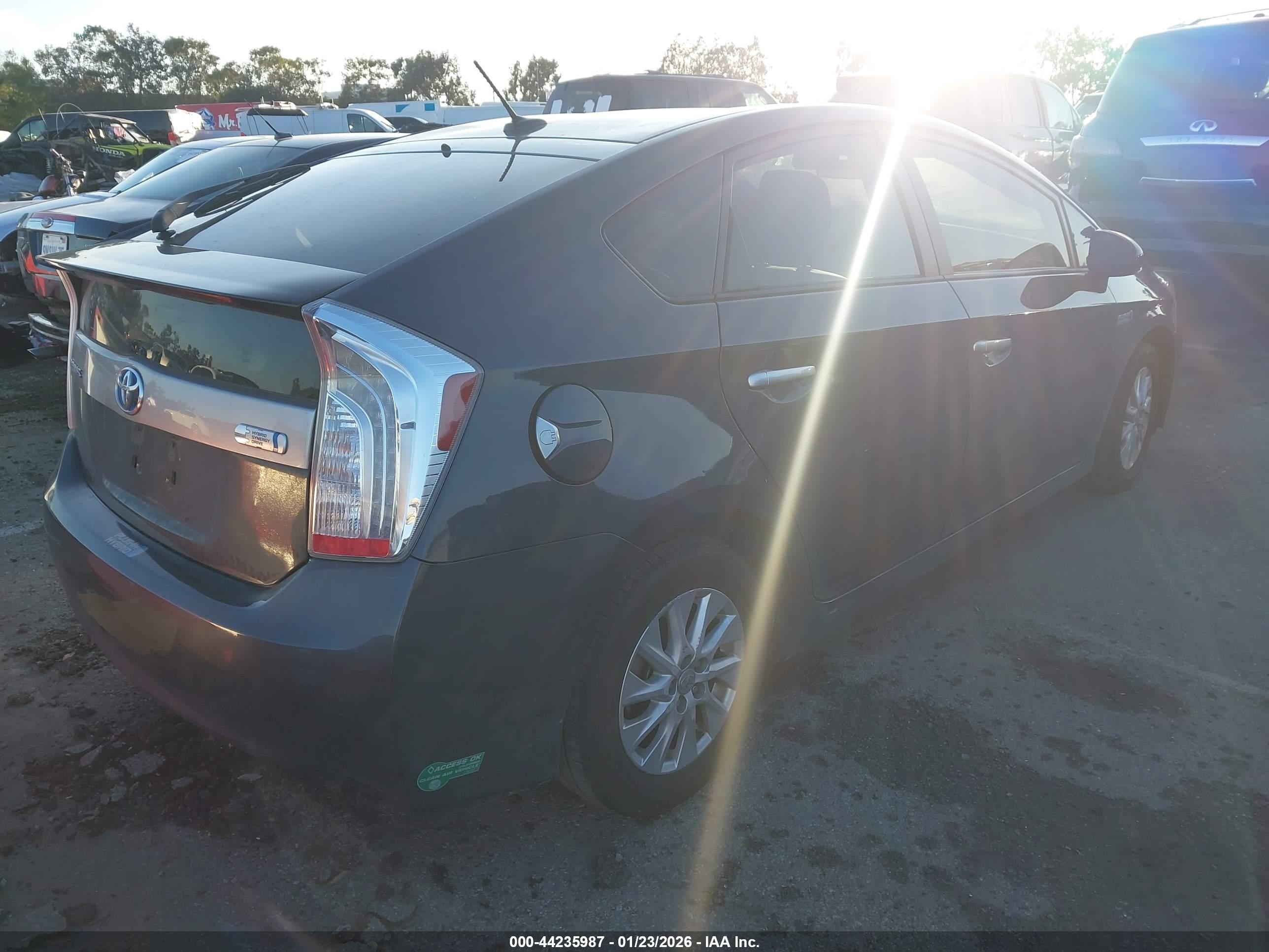 TOYOTA PRIUS image 4