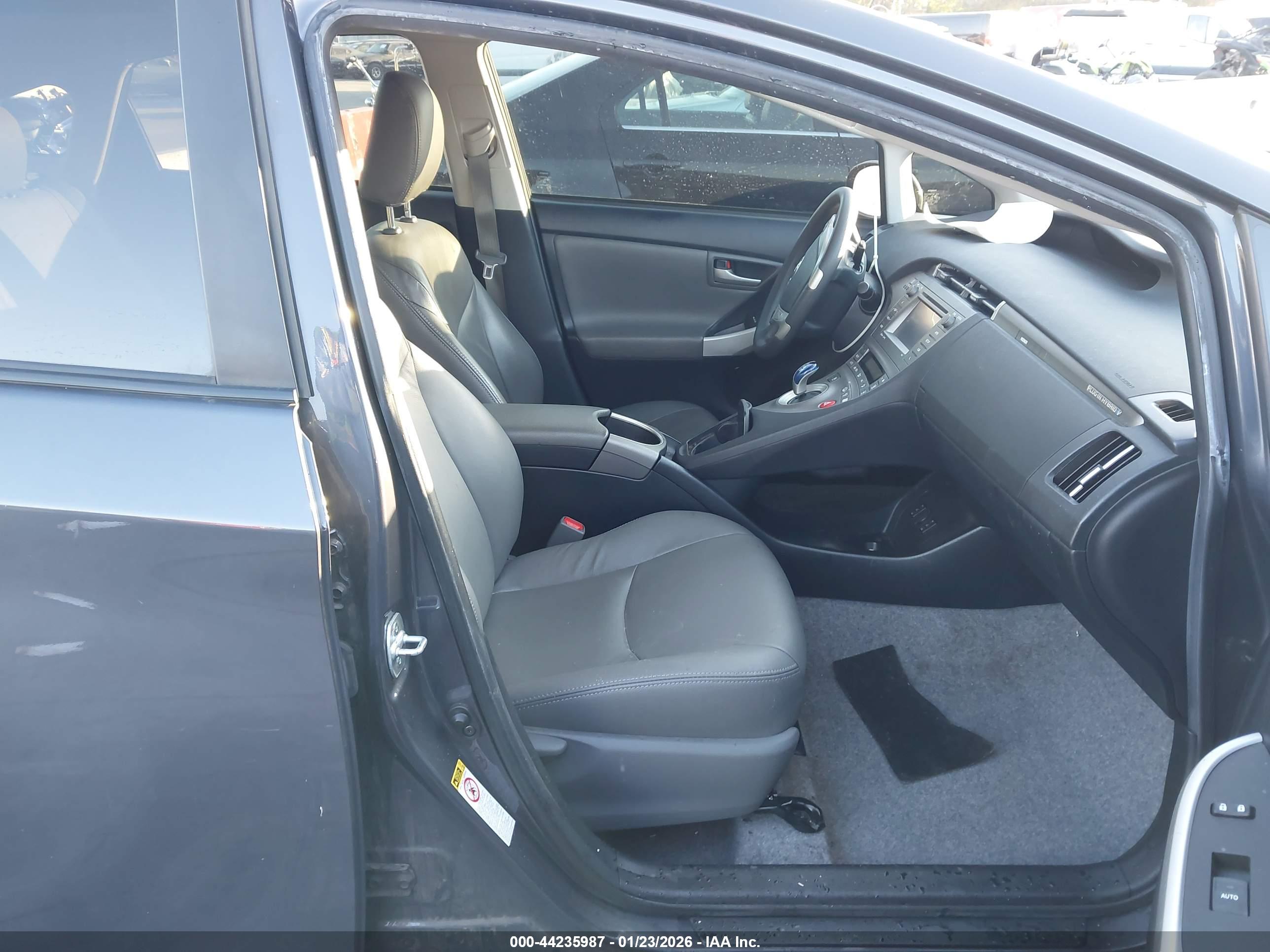 TOYOTA PRIUS image 5