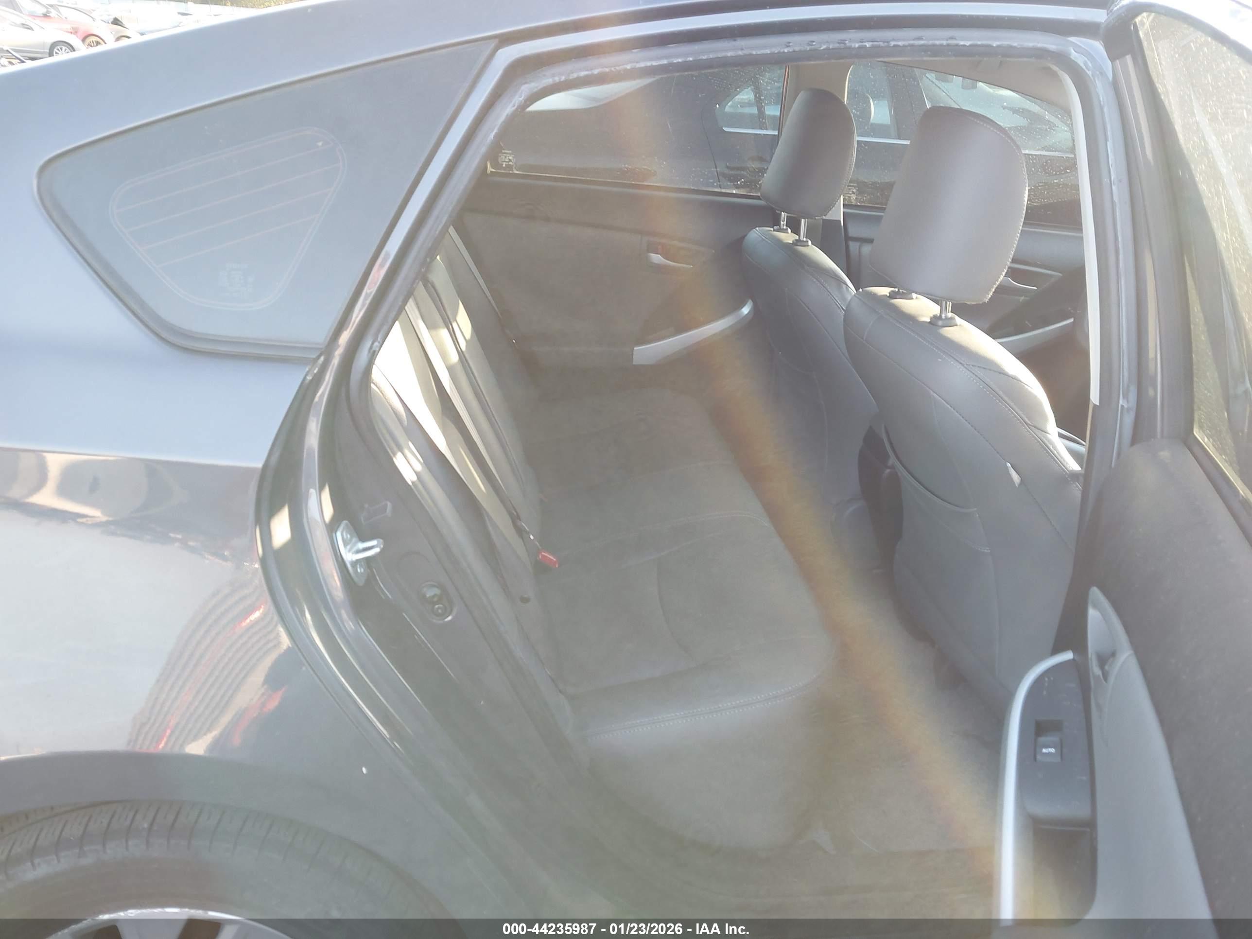 TOYOTA PRIUS image 8