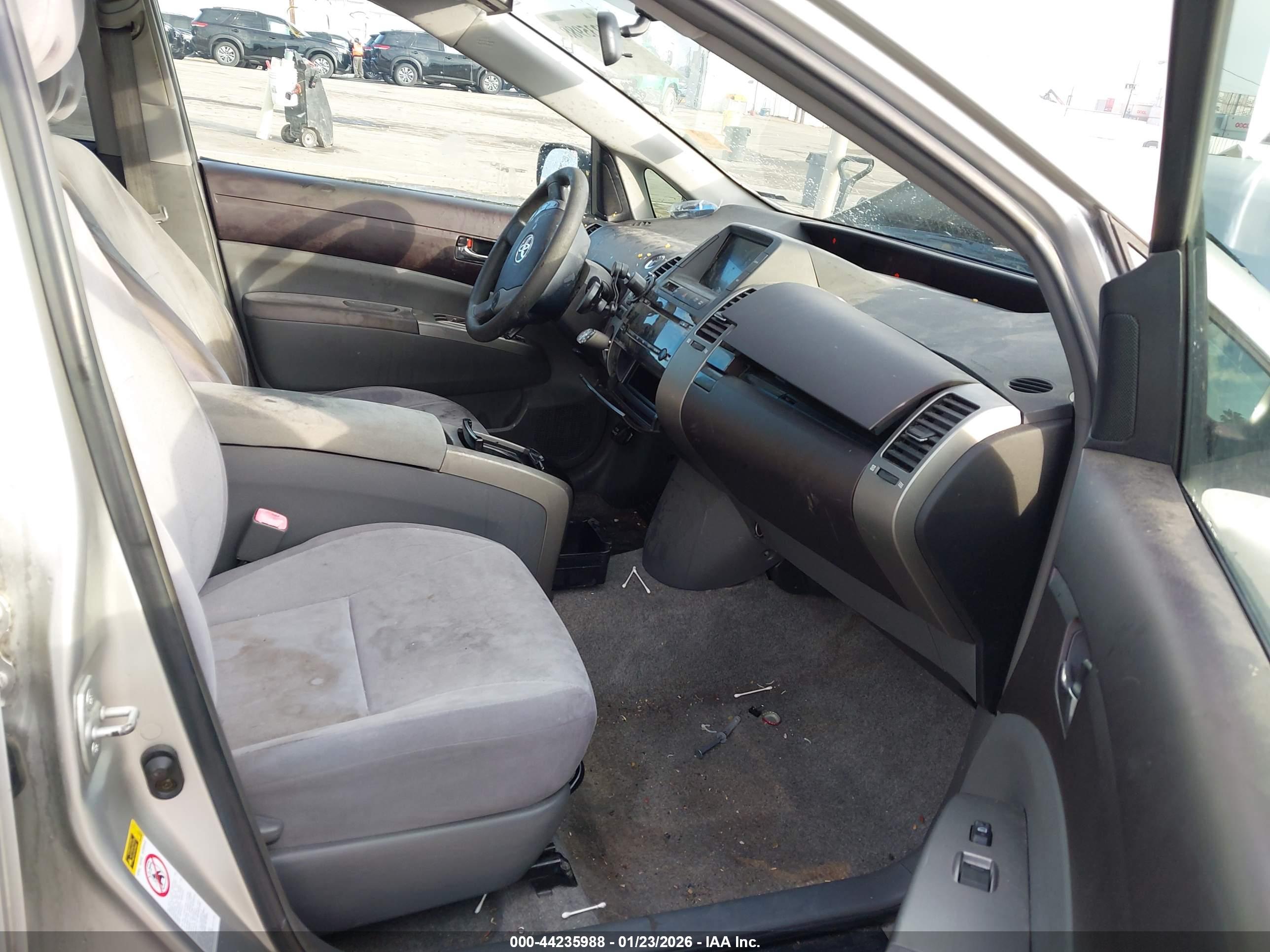 TOYOTA PRIUS image 5