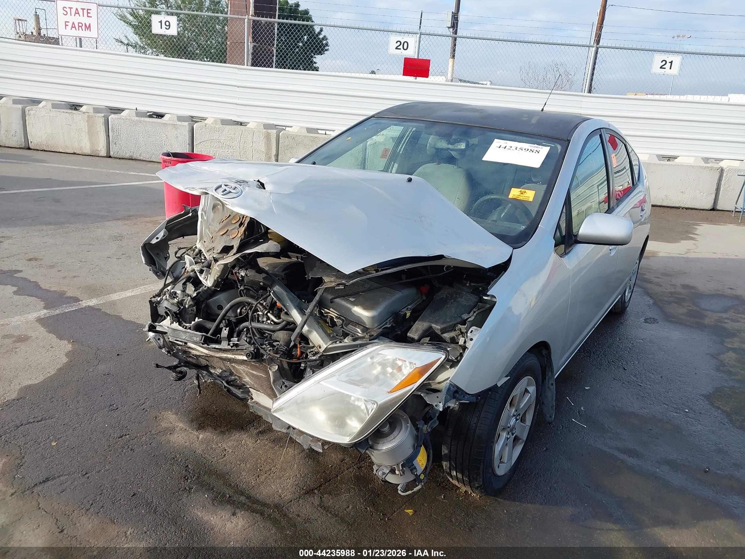 TOYOTA PRIUS image 6