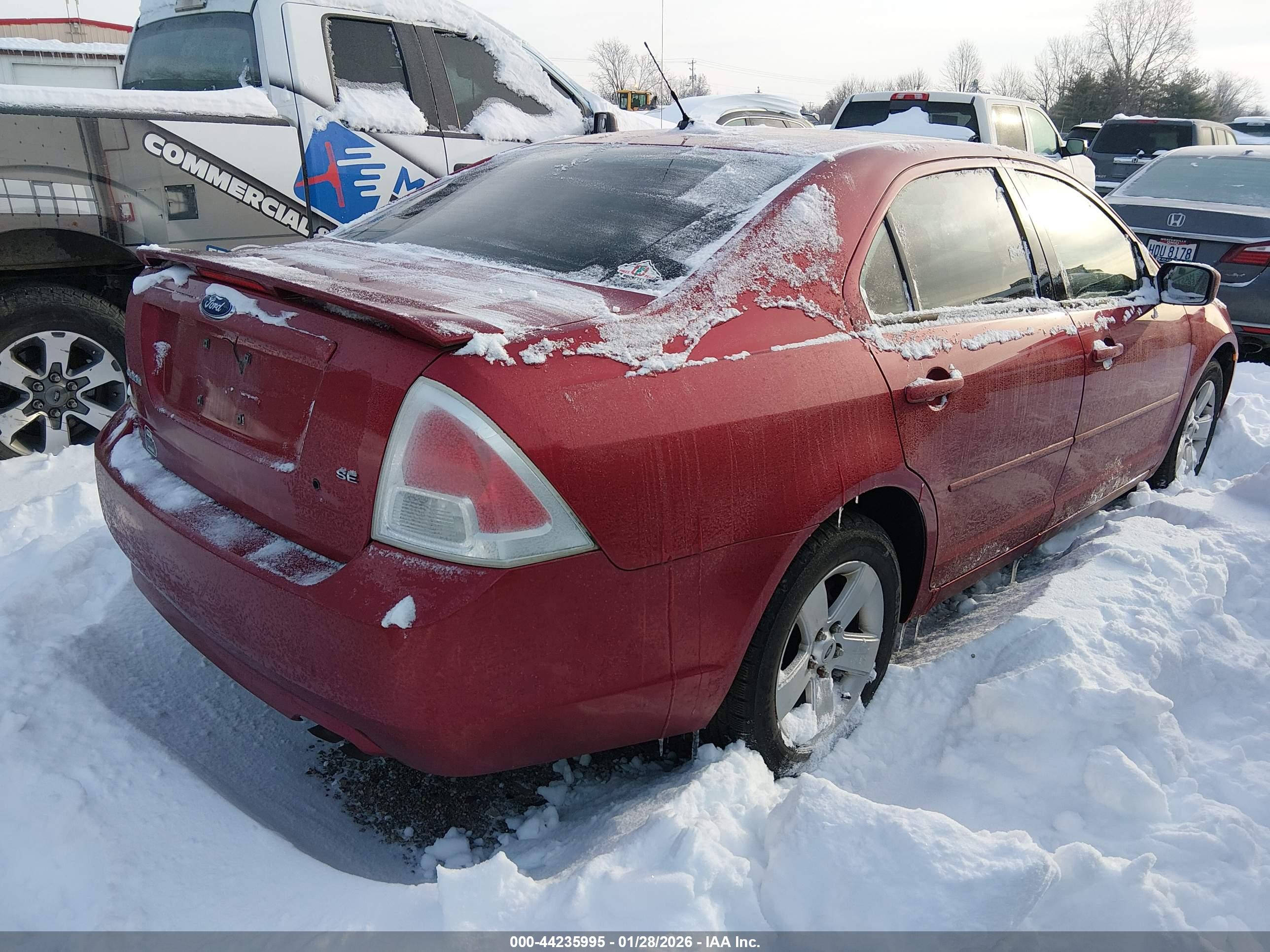 FORD FUSION image 4