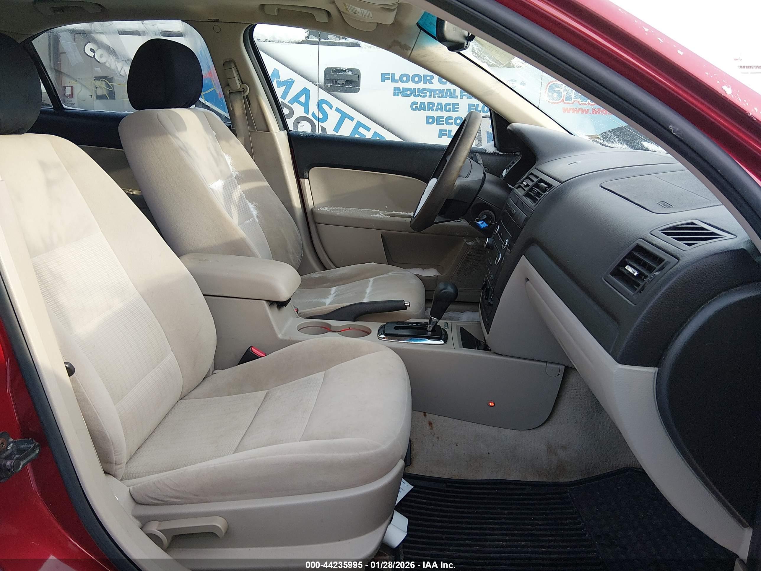 FORD FUSION image 5