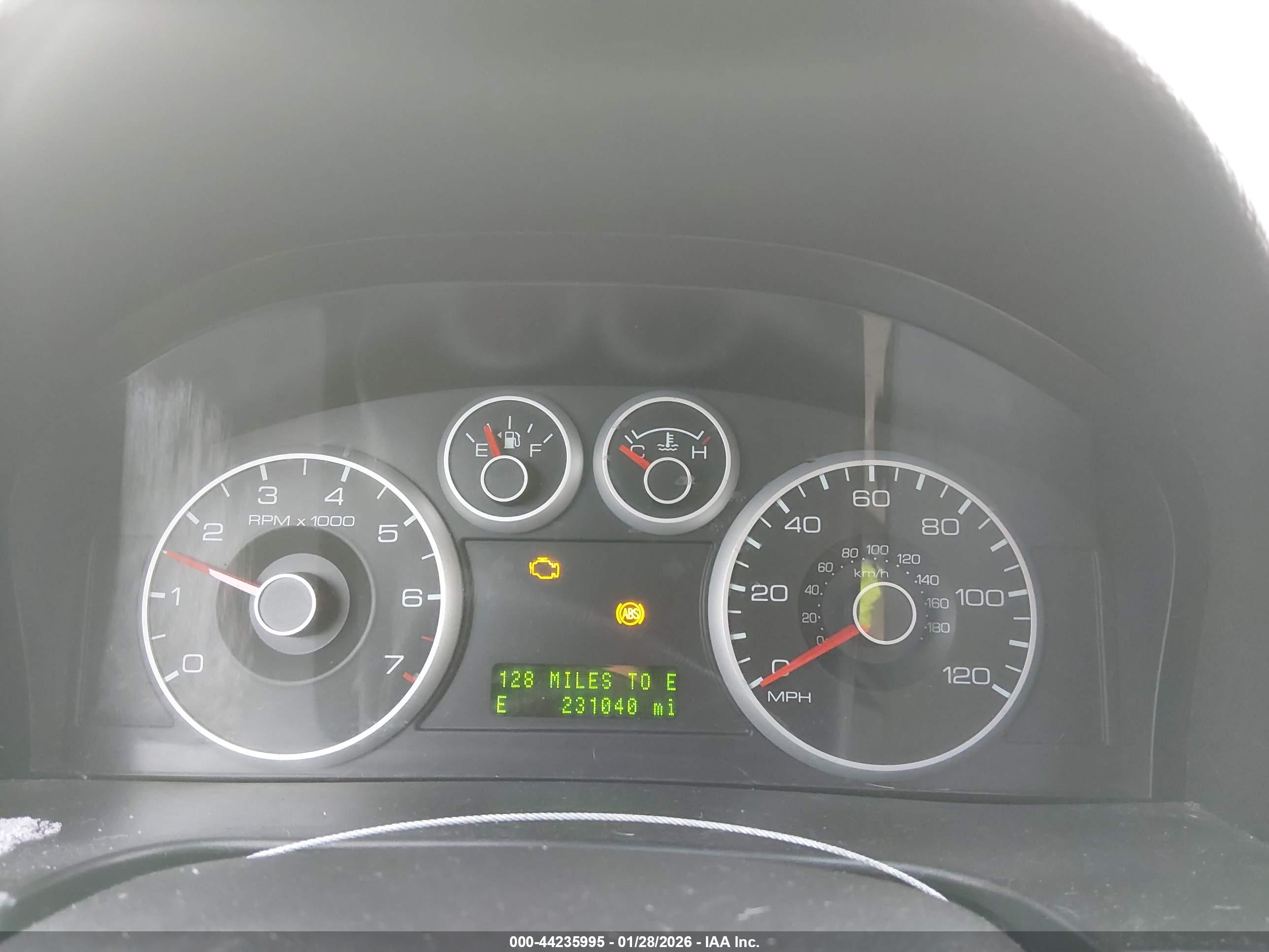 FORD FUSION image 7
