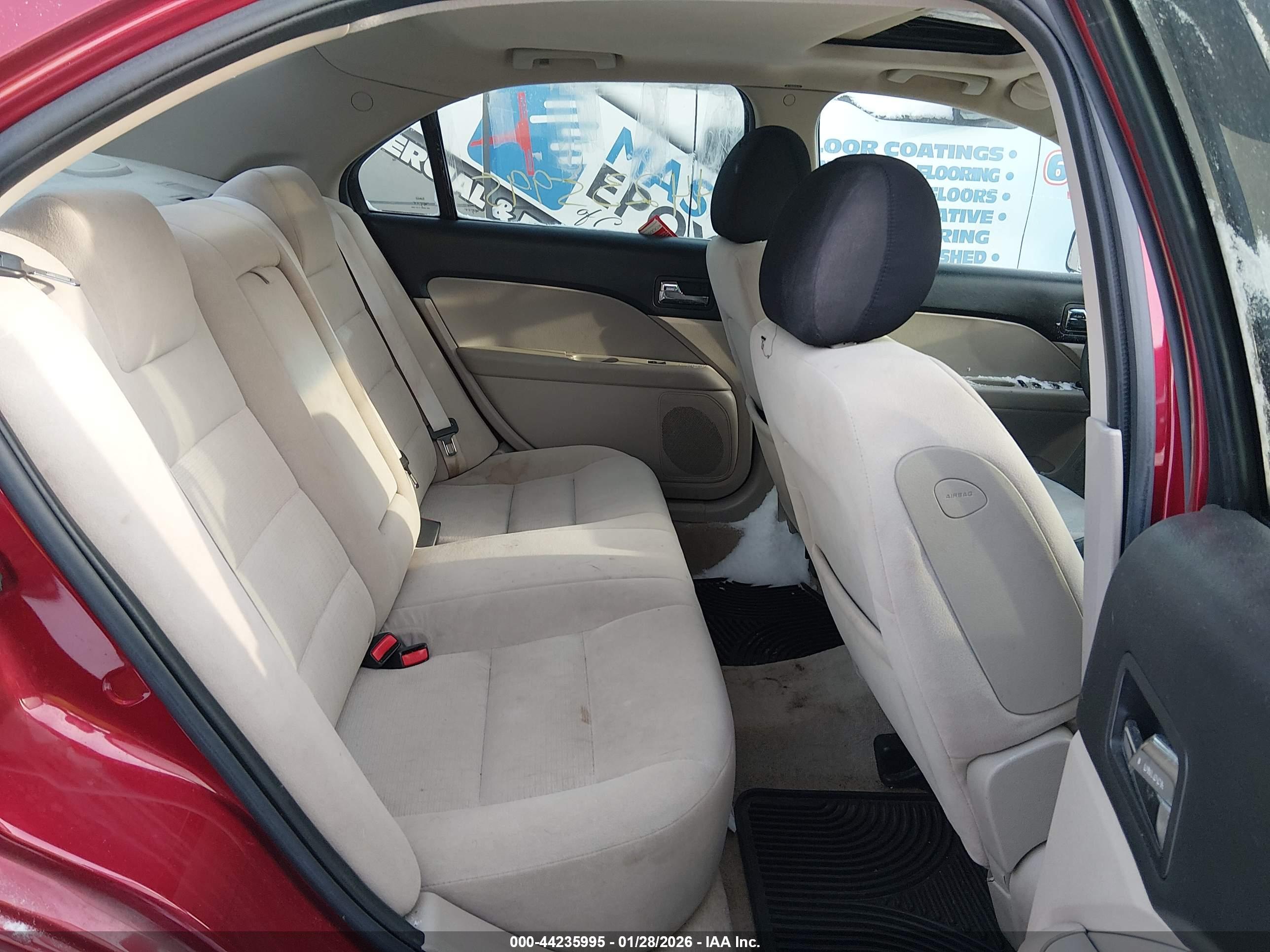FORD FUSION image 8