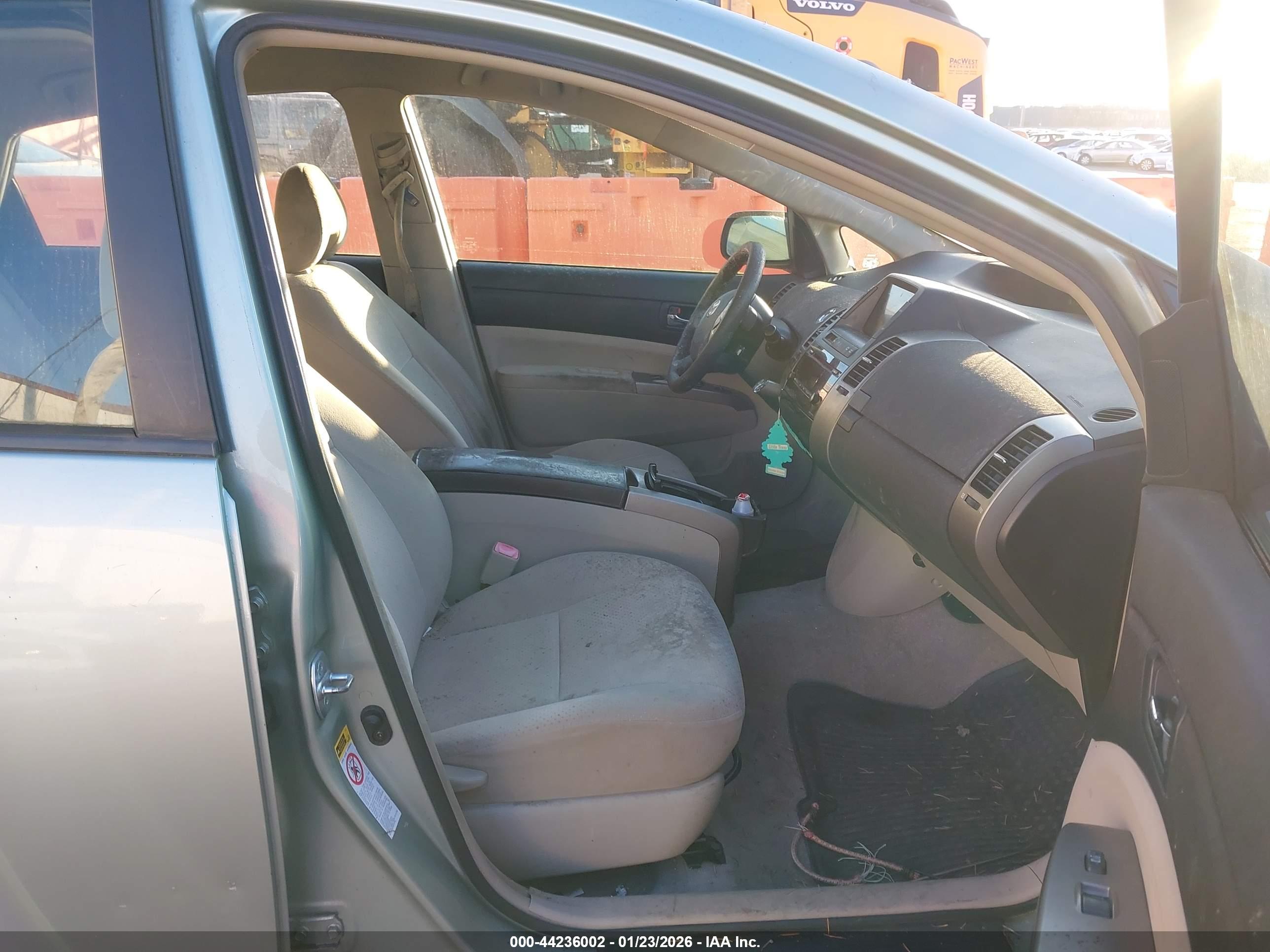 TOYOTA PRIUS image 5