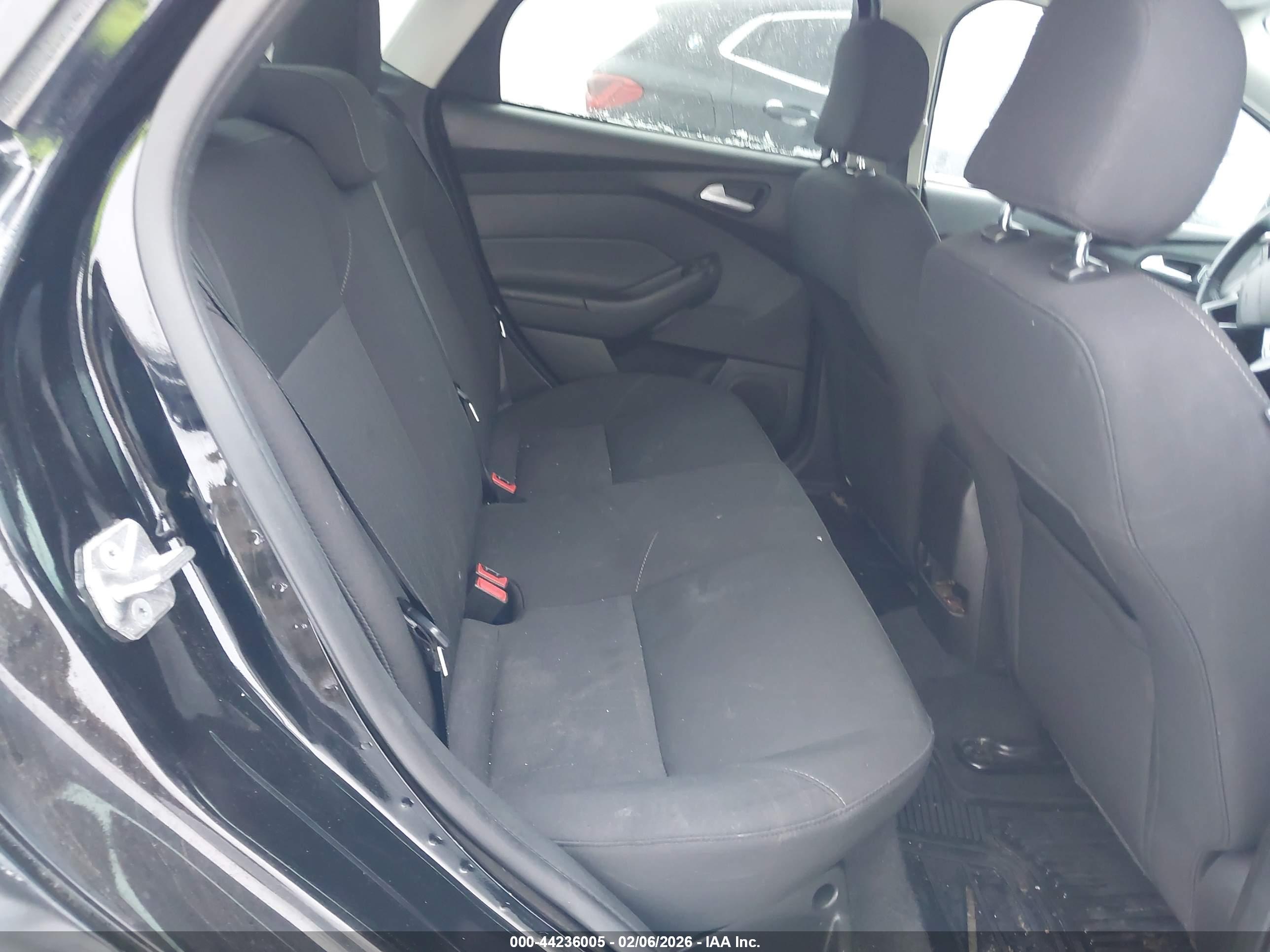 FORD FOCUS image 8