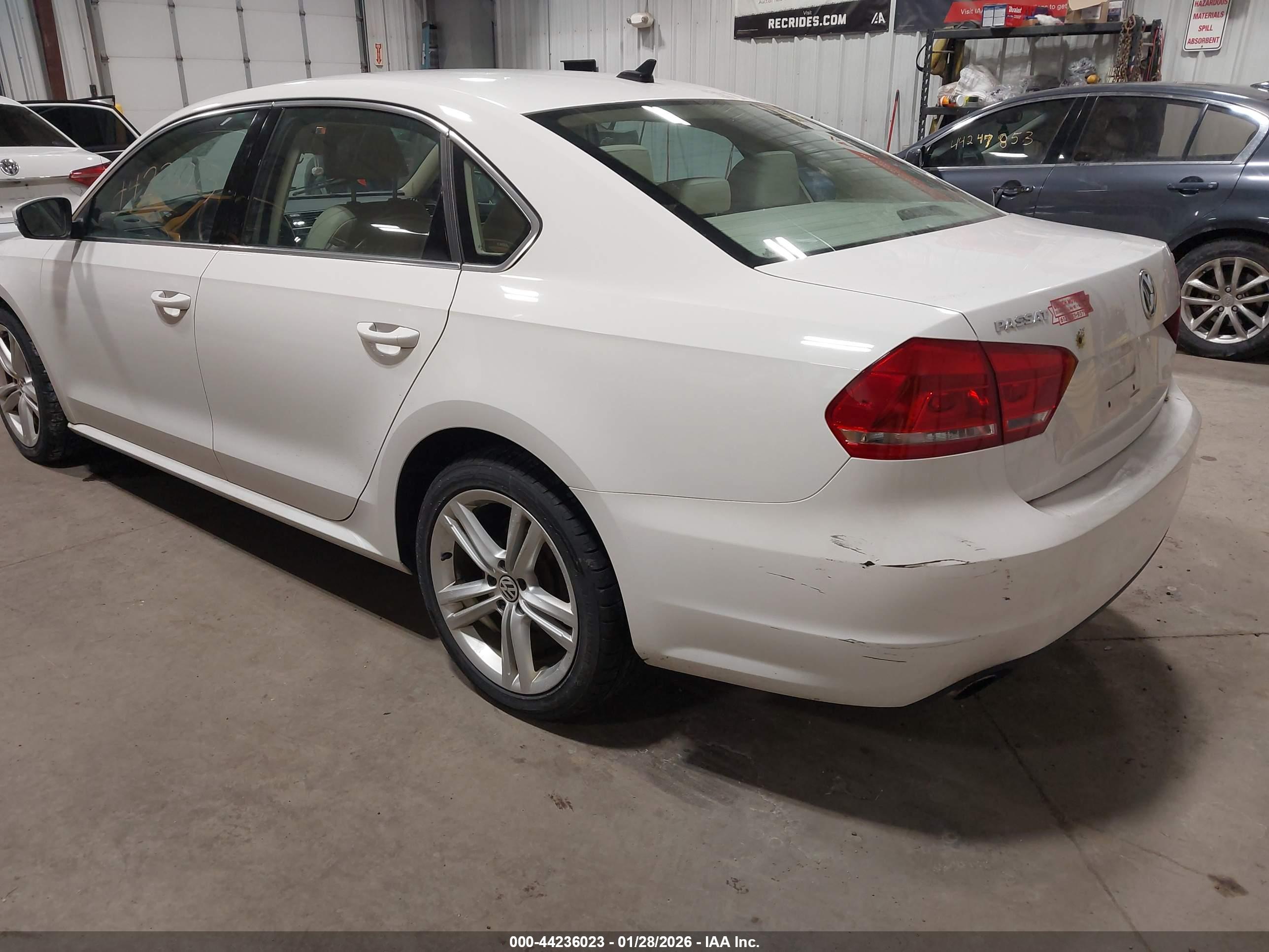 VOLKSWAGEN PASSAT image 3