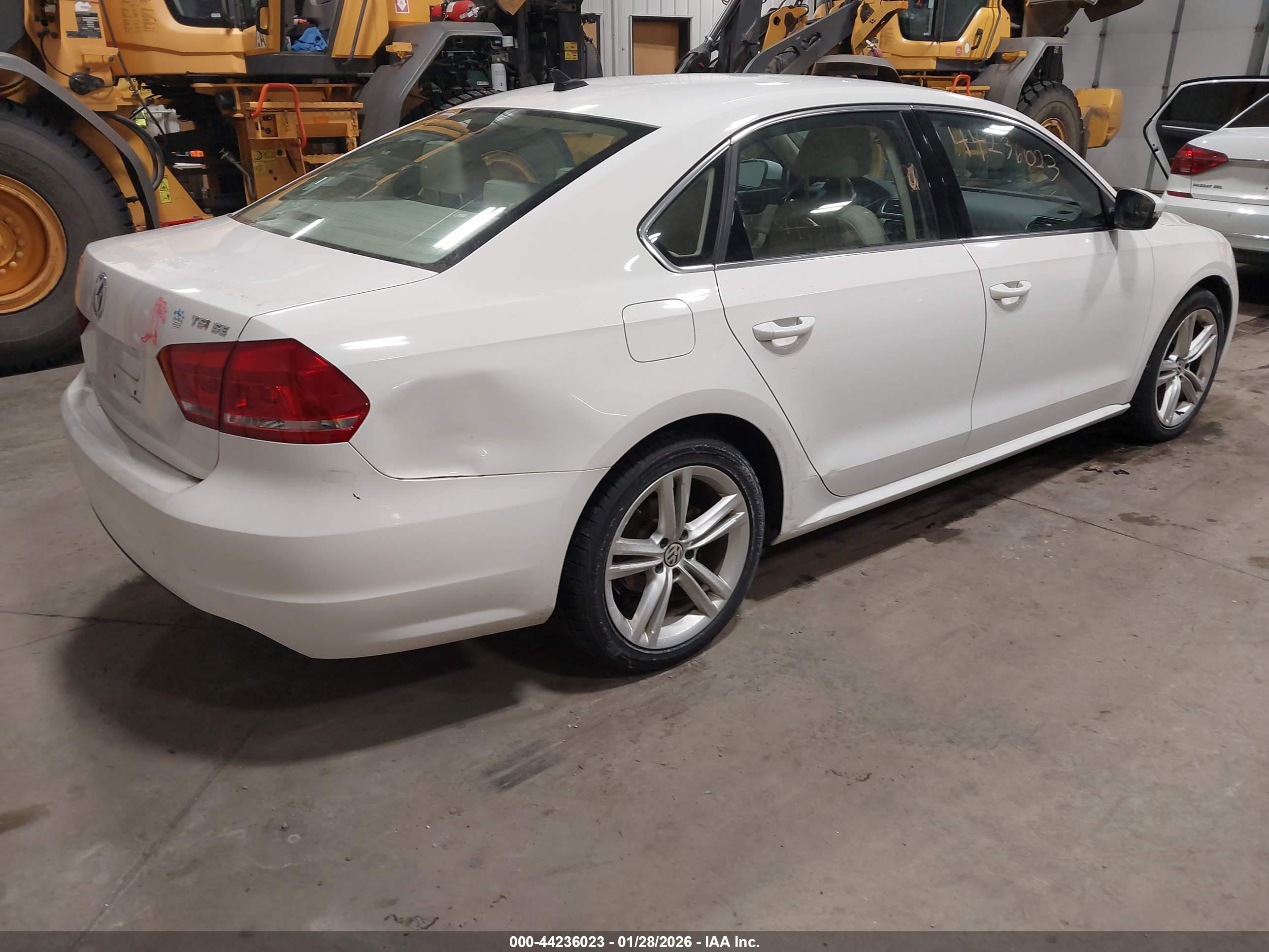 VOLKSWAGEN PASSAT image 4