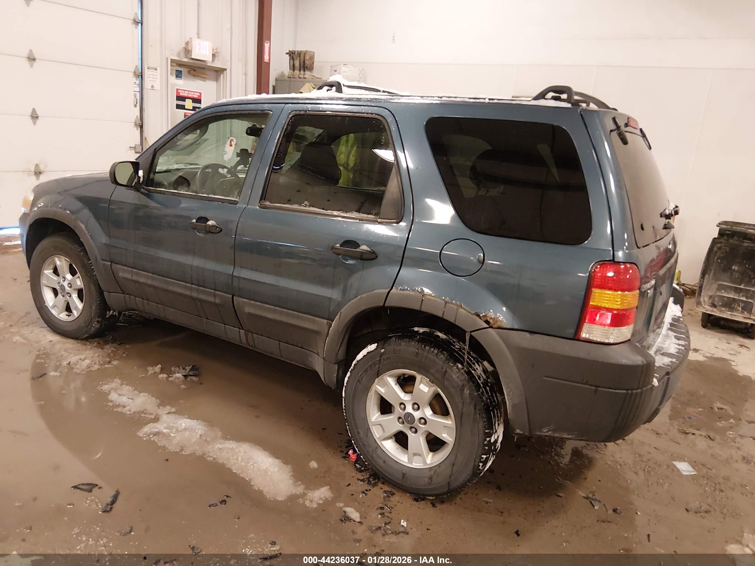 FORD ESCAPE image 3