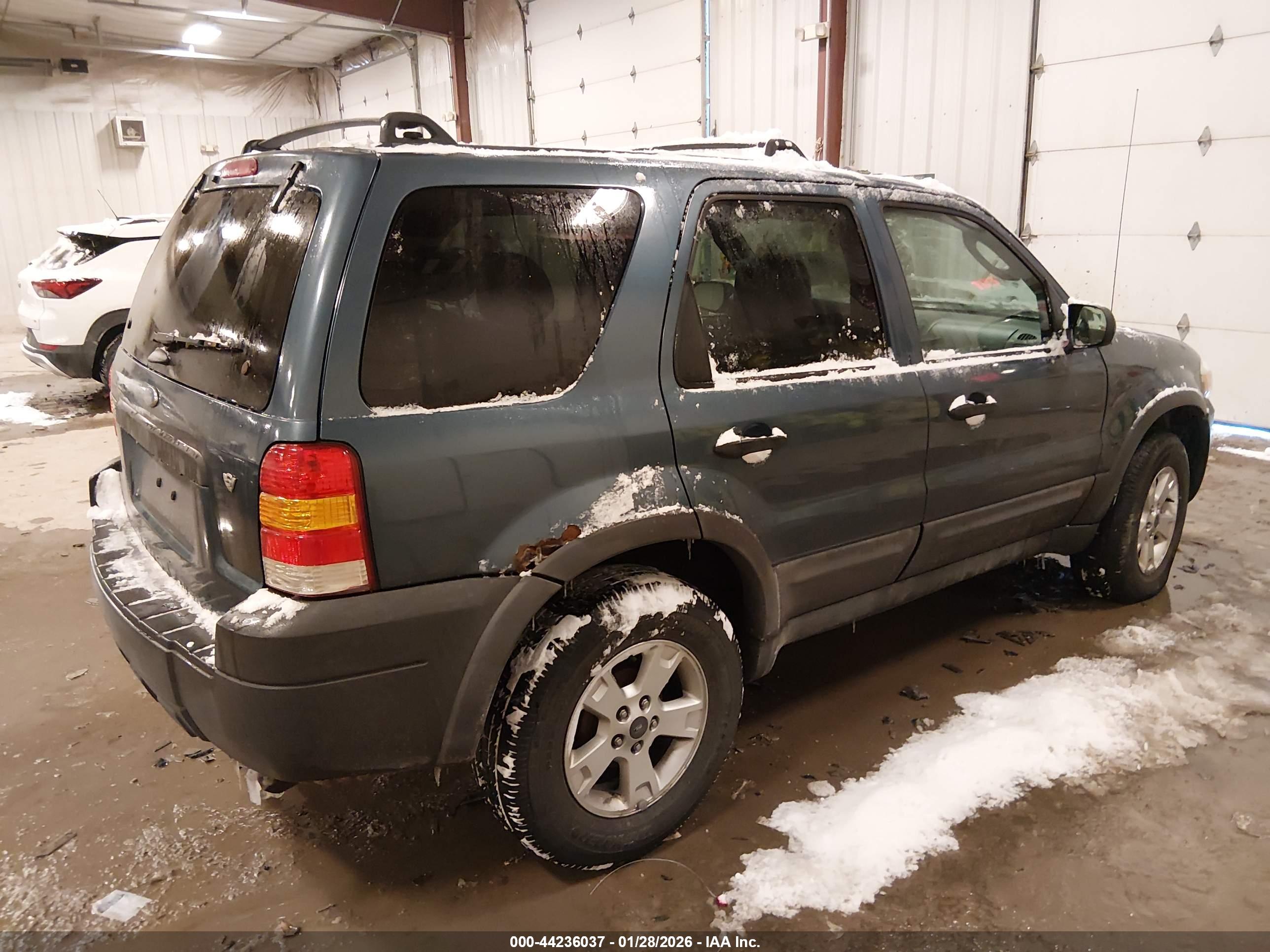 FORD ESCAPE image 4