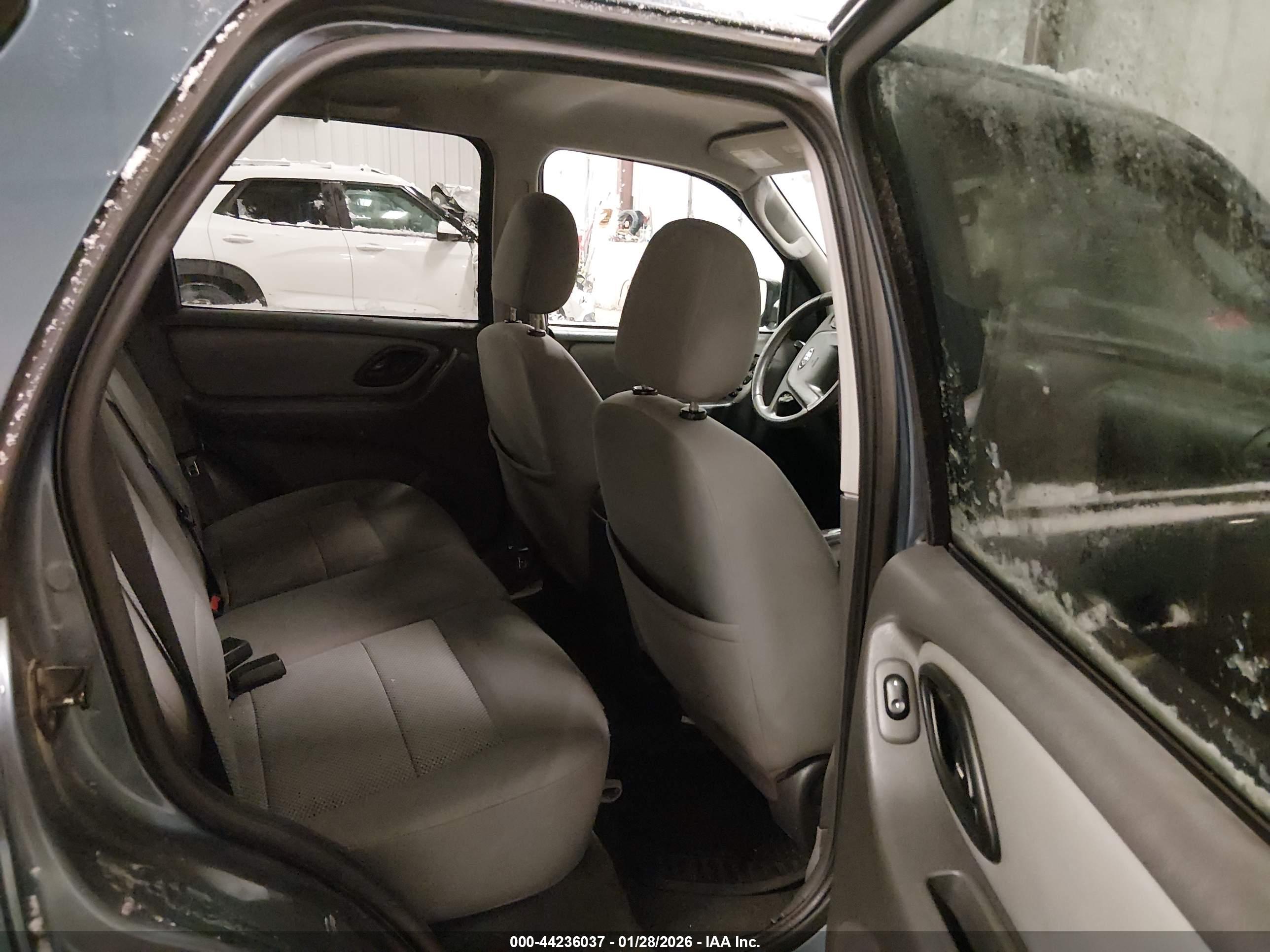 FORD ESCAPE image 8