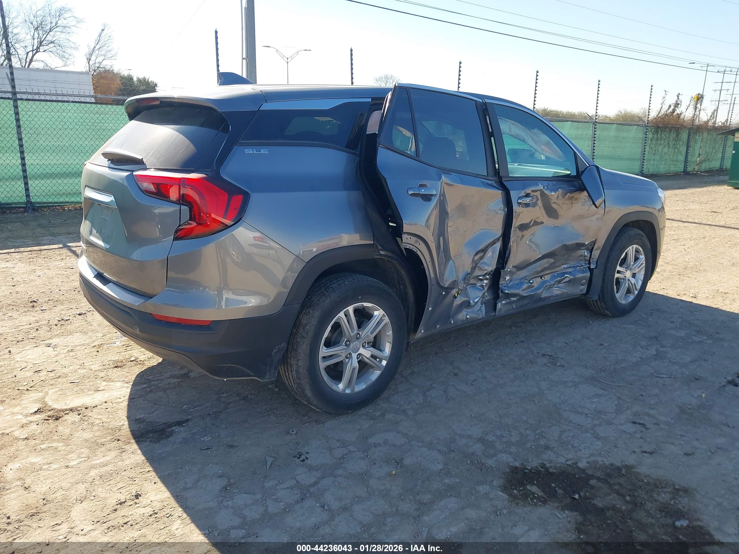 GMC TERRAIN image 4