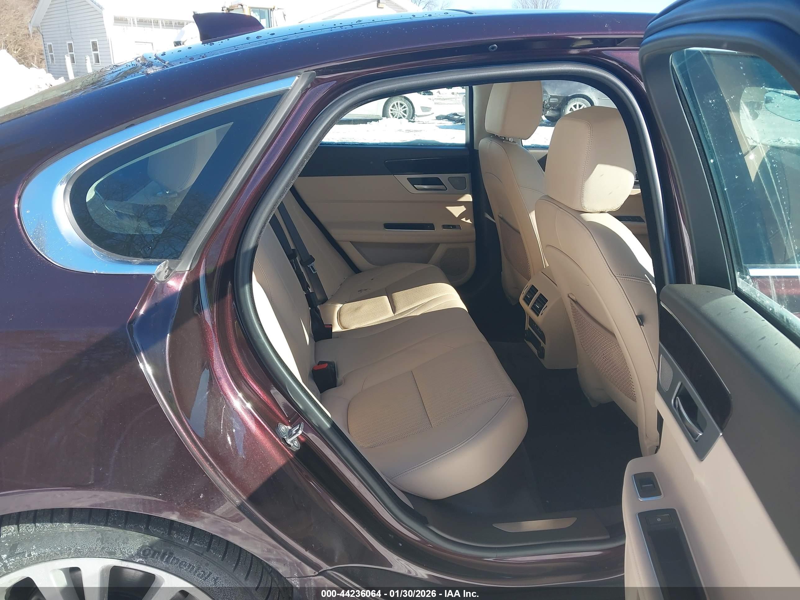 JAGUAR XF image 8