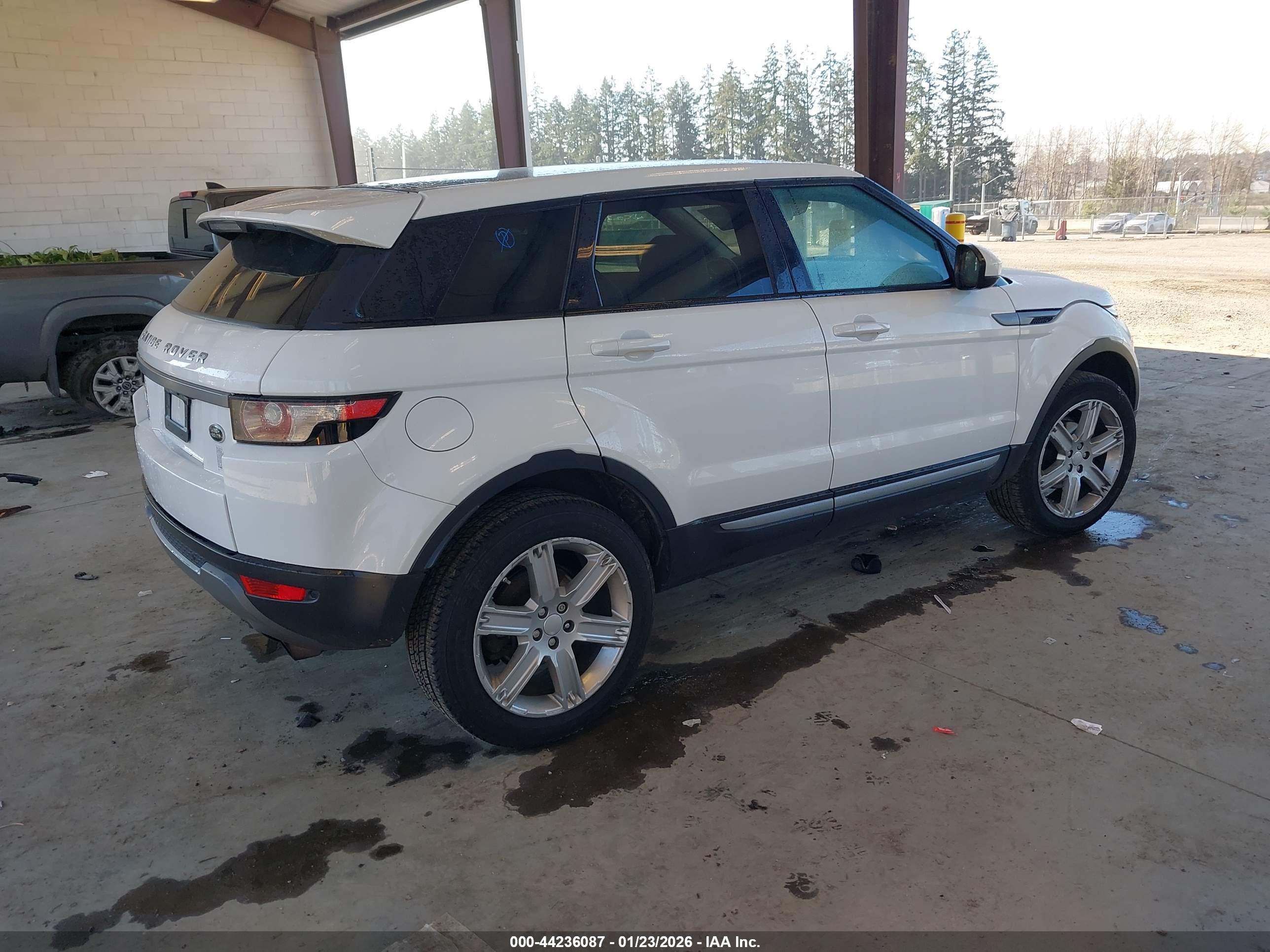 LAND ROVER image 4