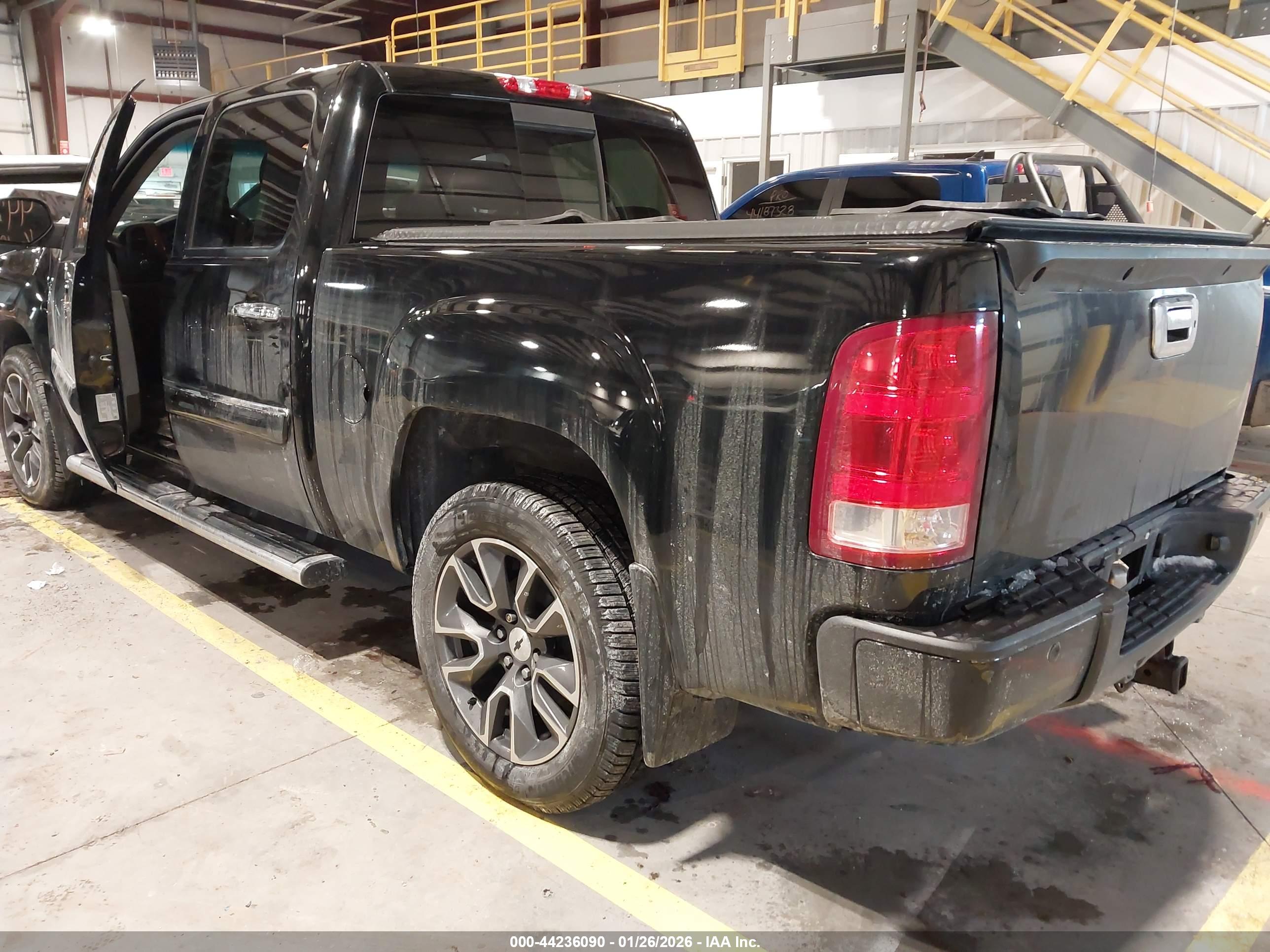 GMC SIERRA image 3