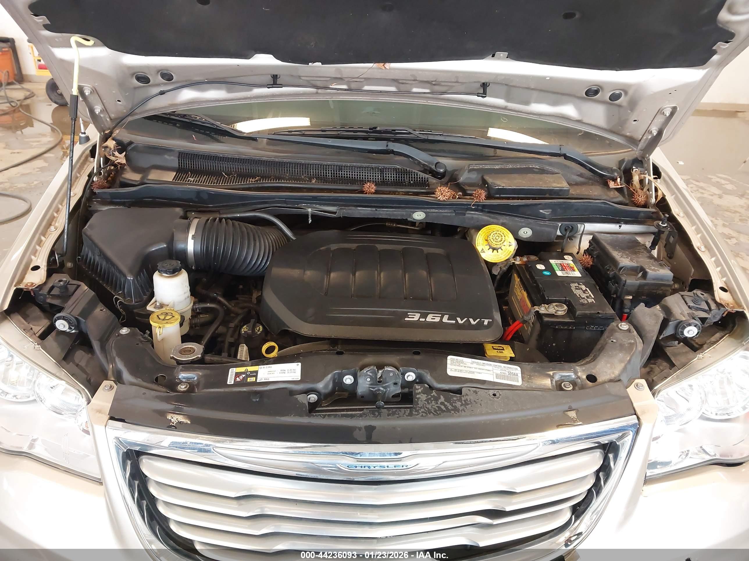 CHRYSLER TOWN image 10