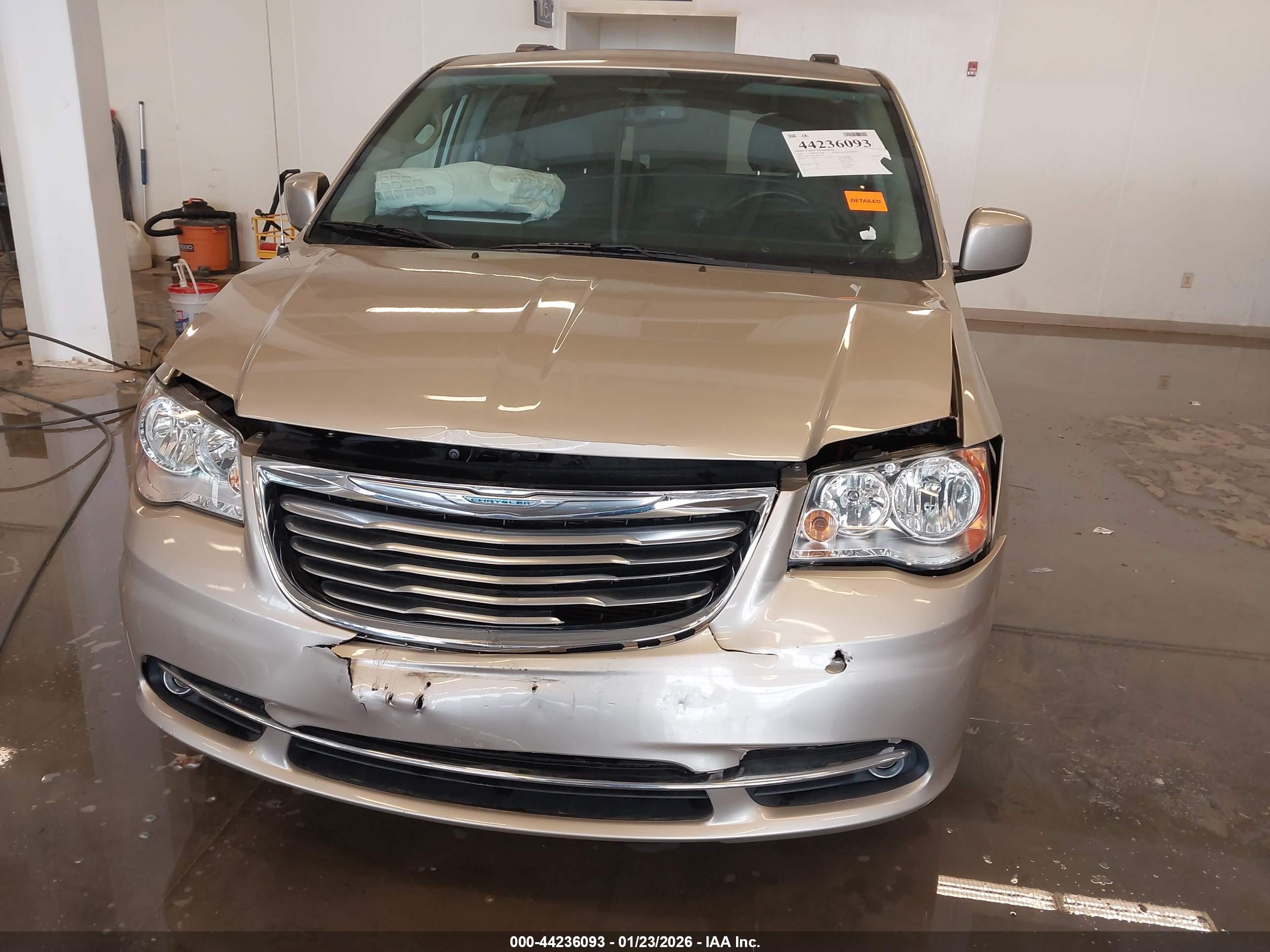 CHRYSLER TOWN image 6