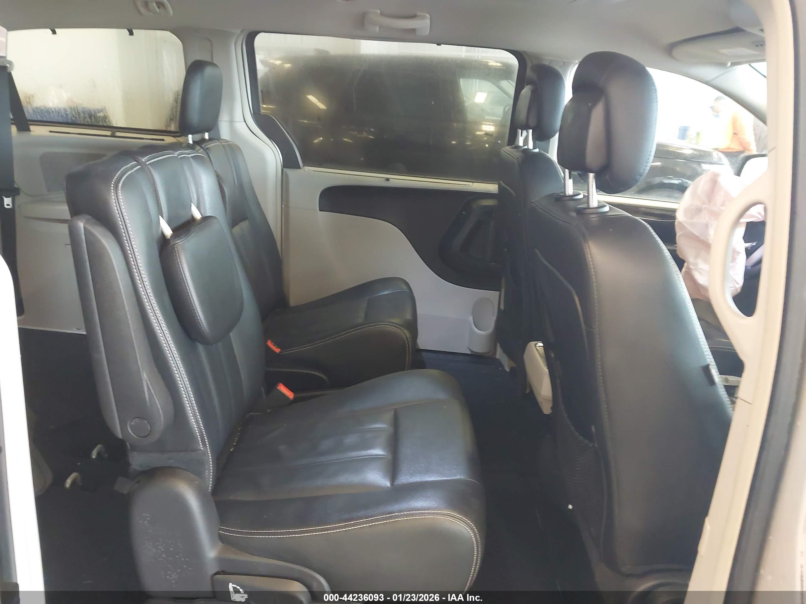 CHRYSLER TOWN image 8
