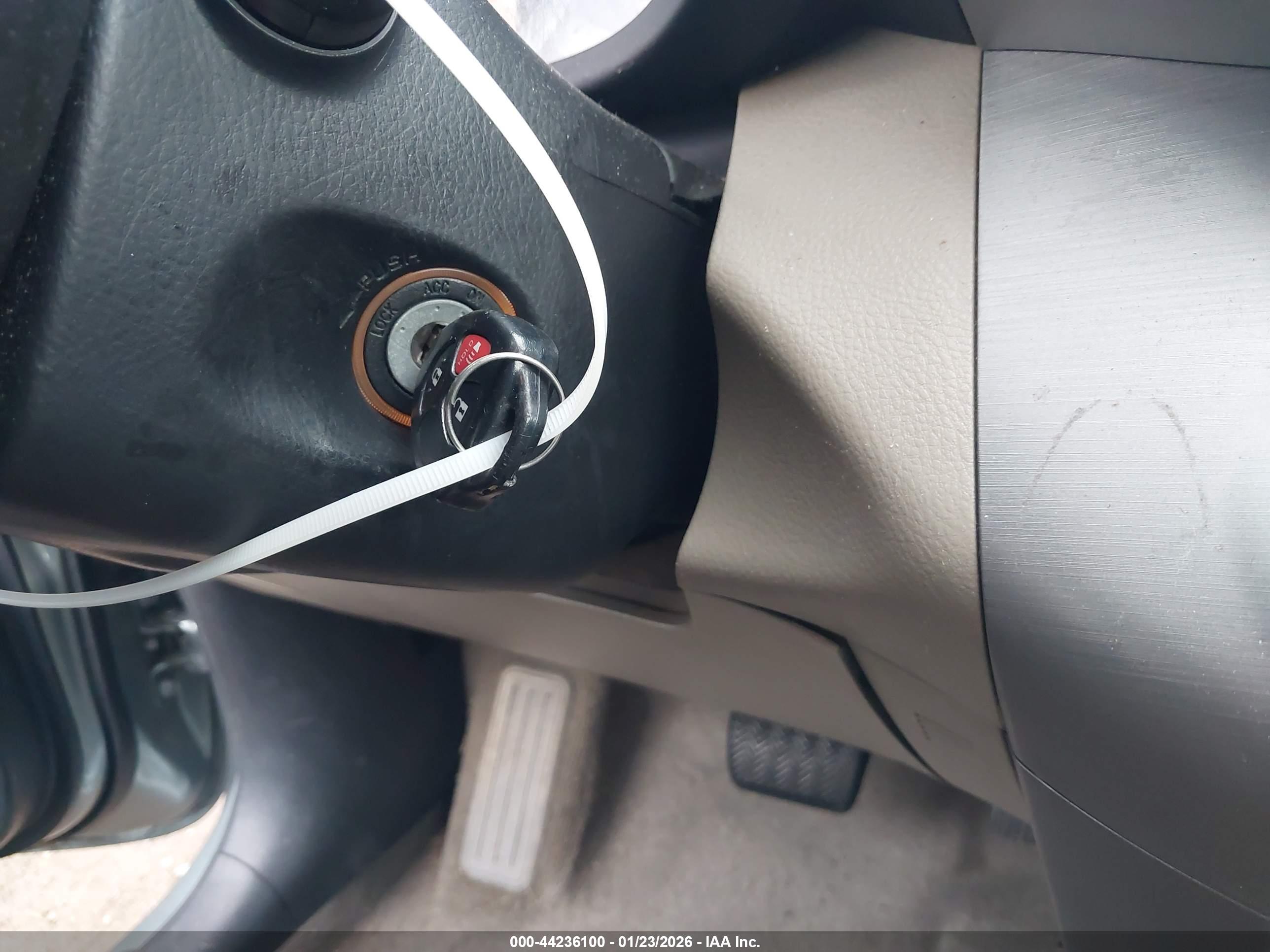 TOYOTA RAV4 image 11