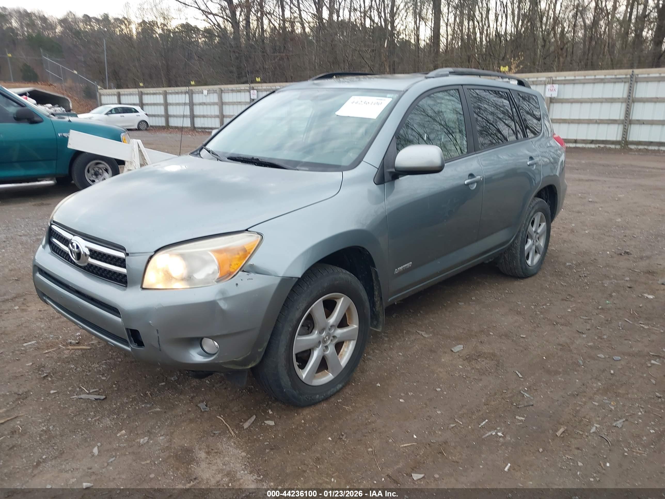 TOYOTA RAV4 image 2