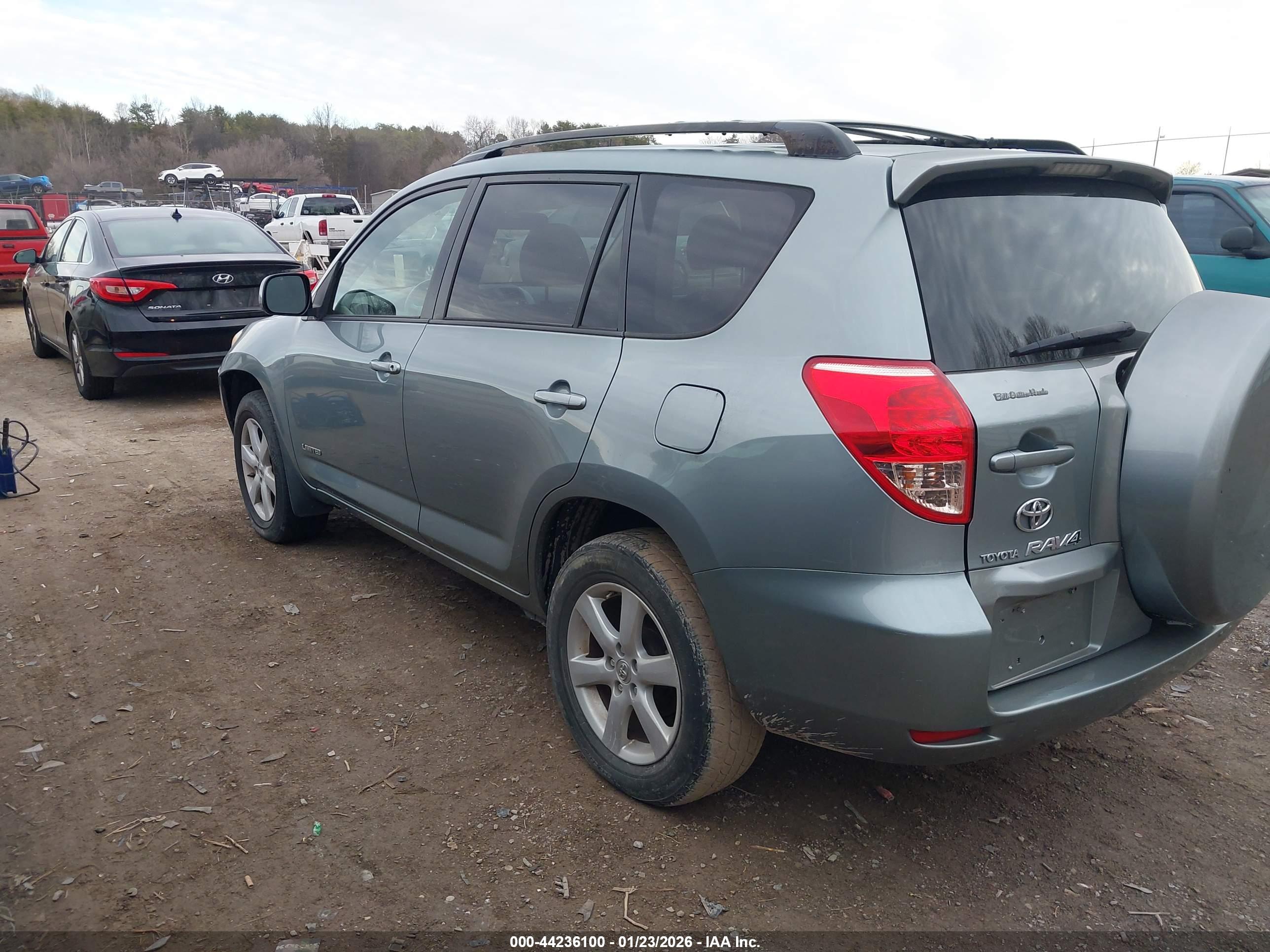 TOYOTA RAV4 image 3