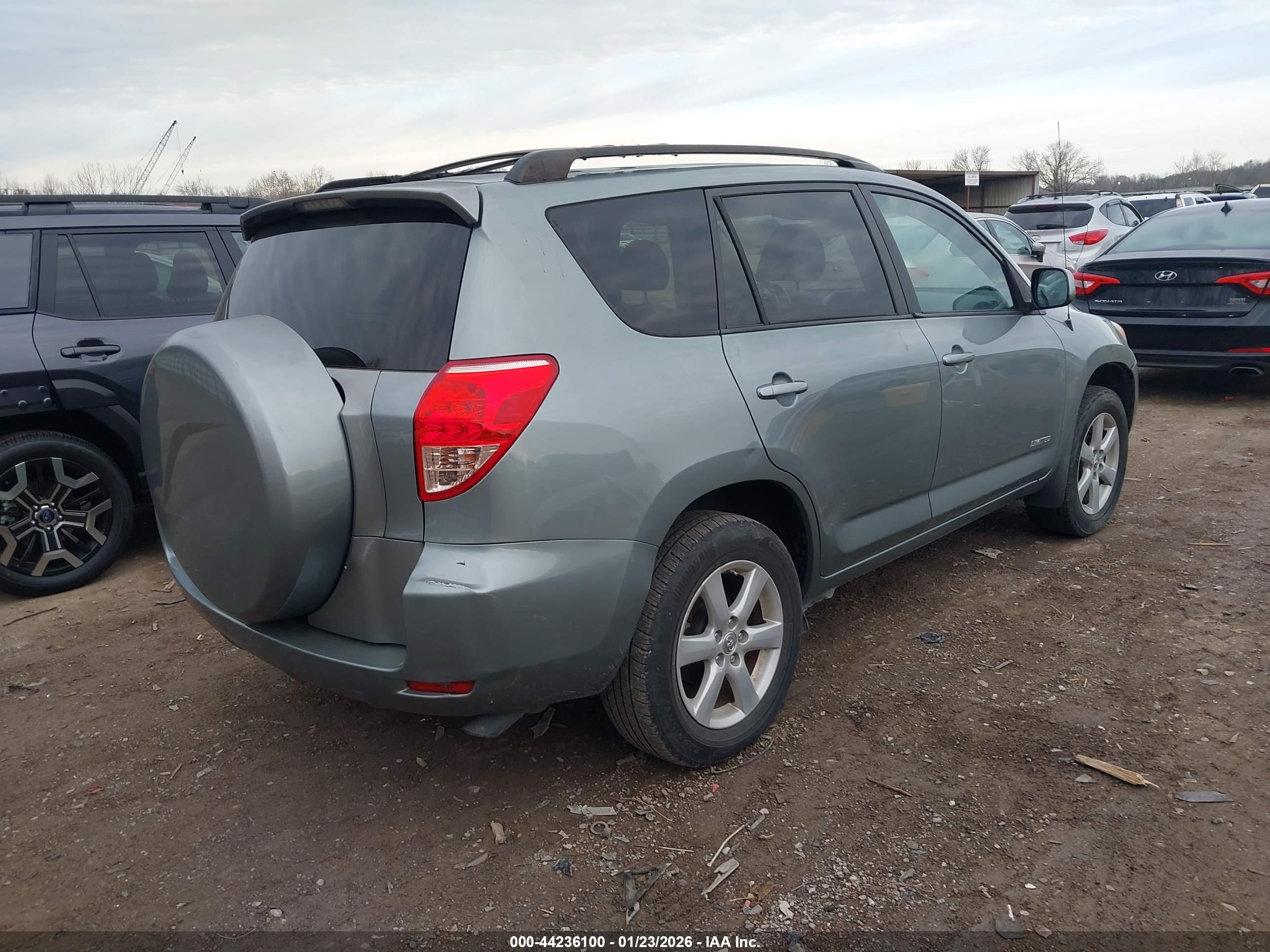 TOYOTA RAV4 image 4