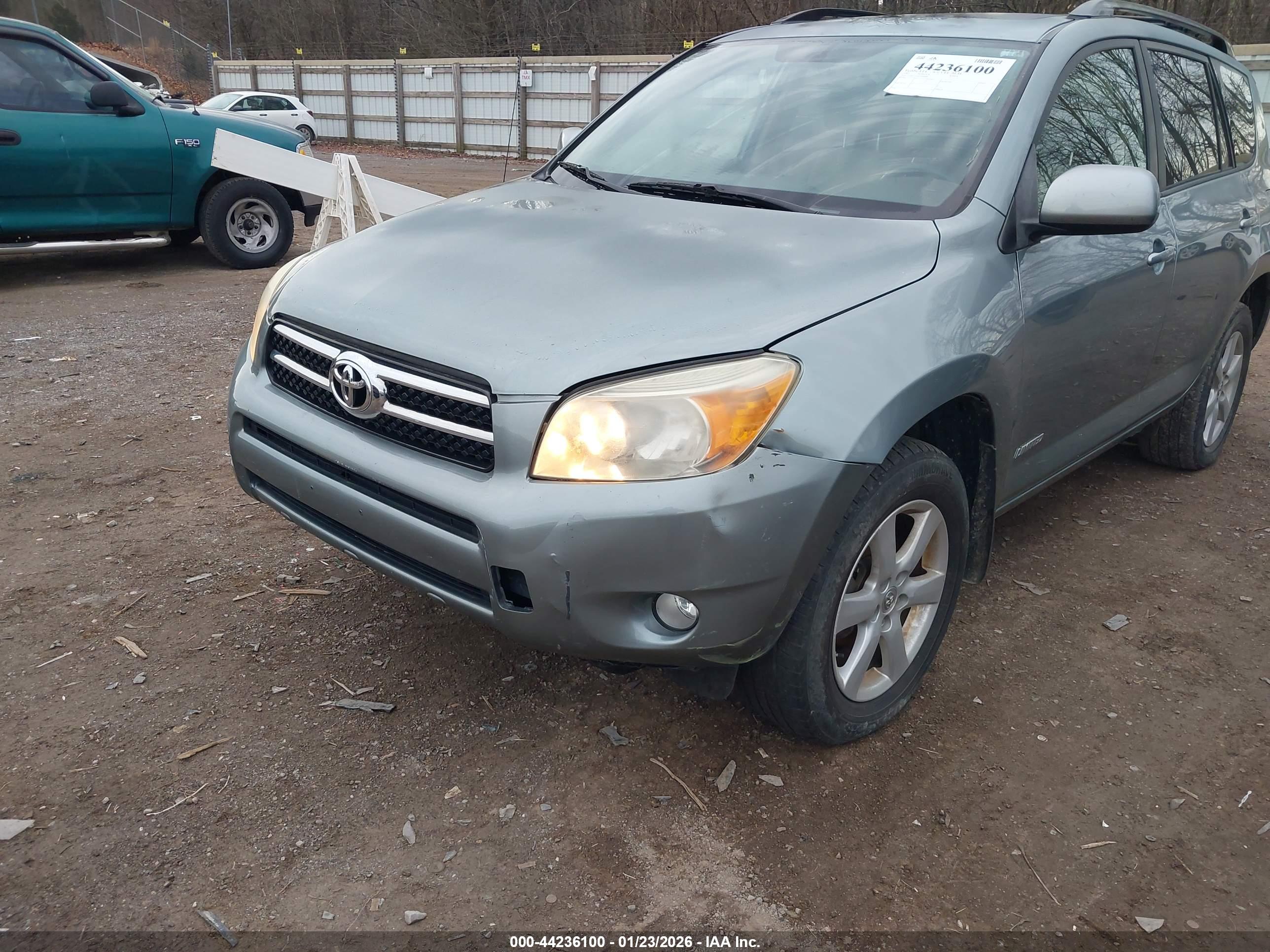 TOYOTA RAV4 image 6