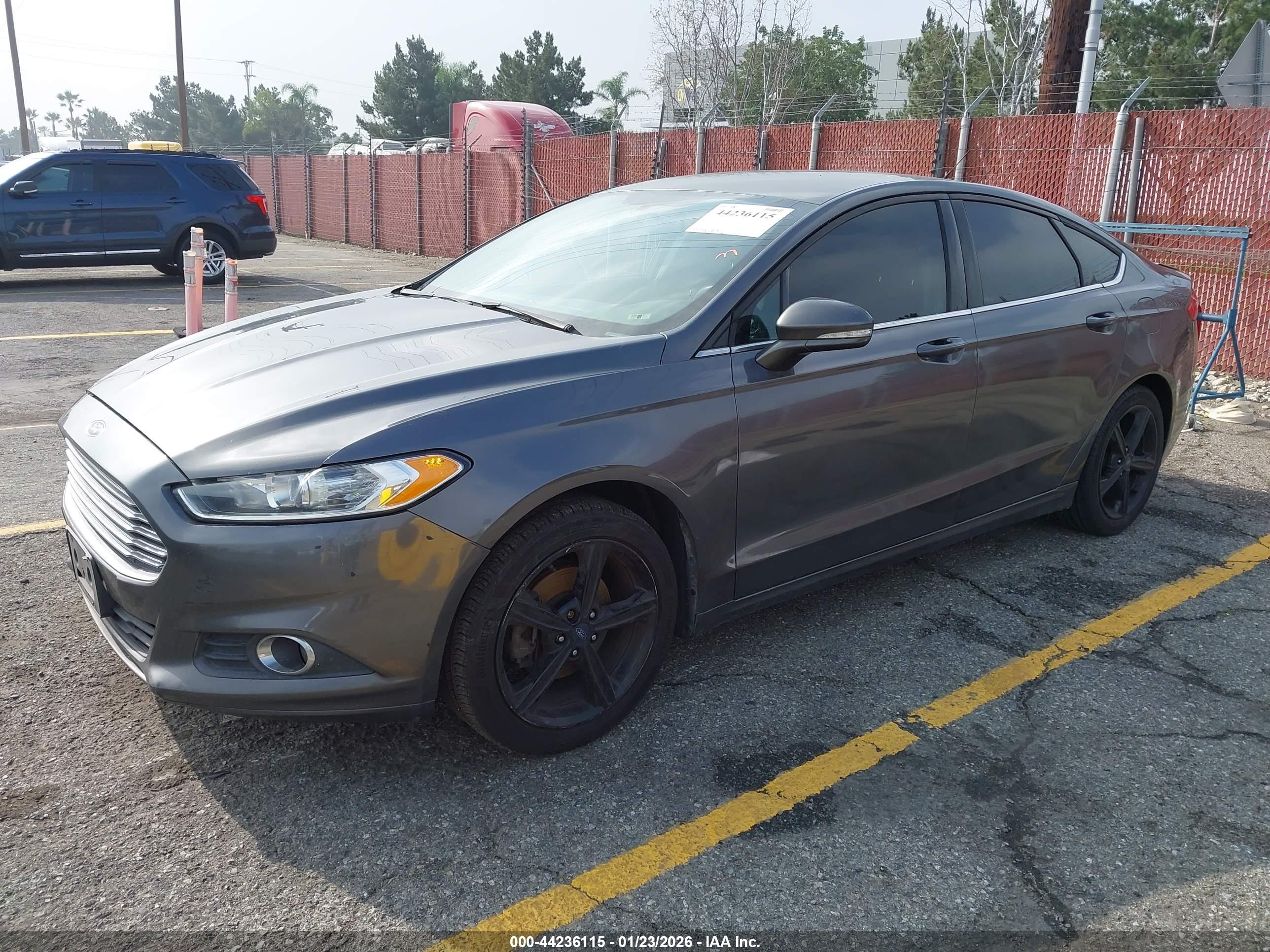 FORD FUSION image 2