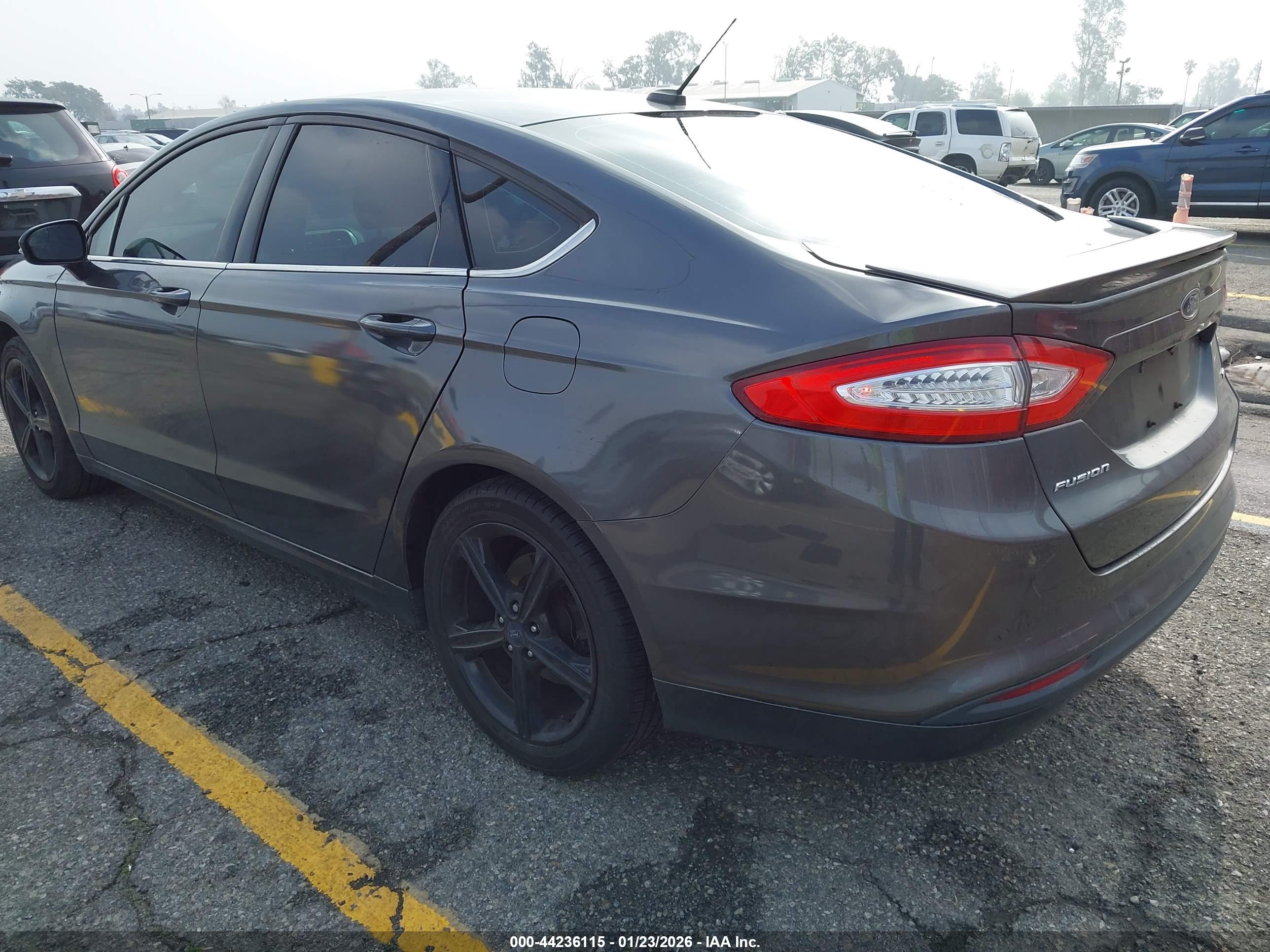FORD FUSION image 3