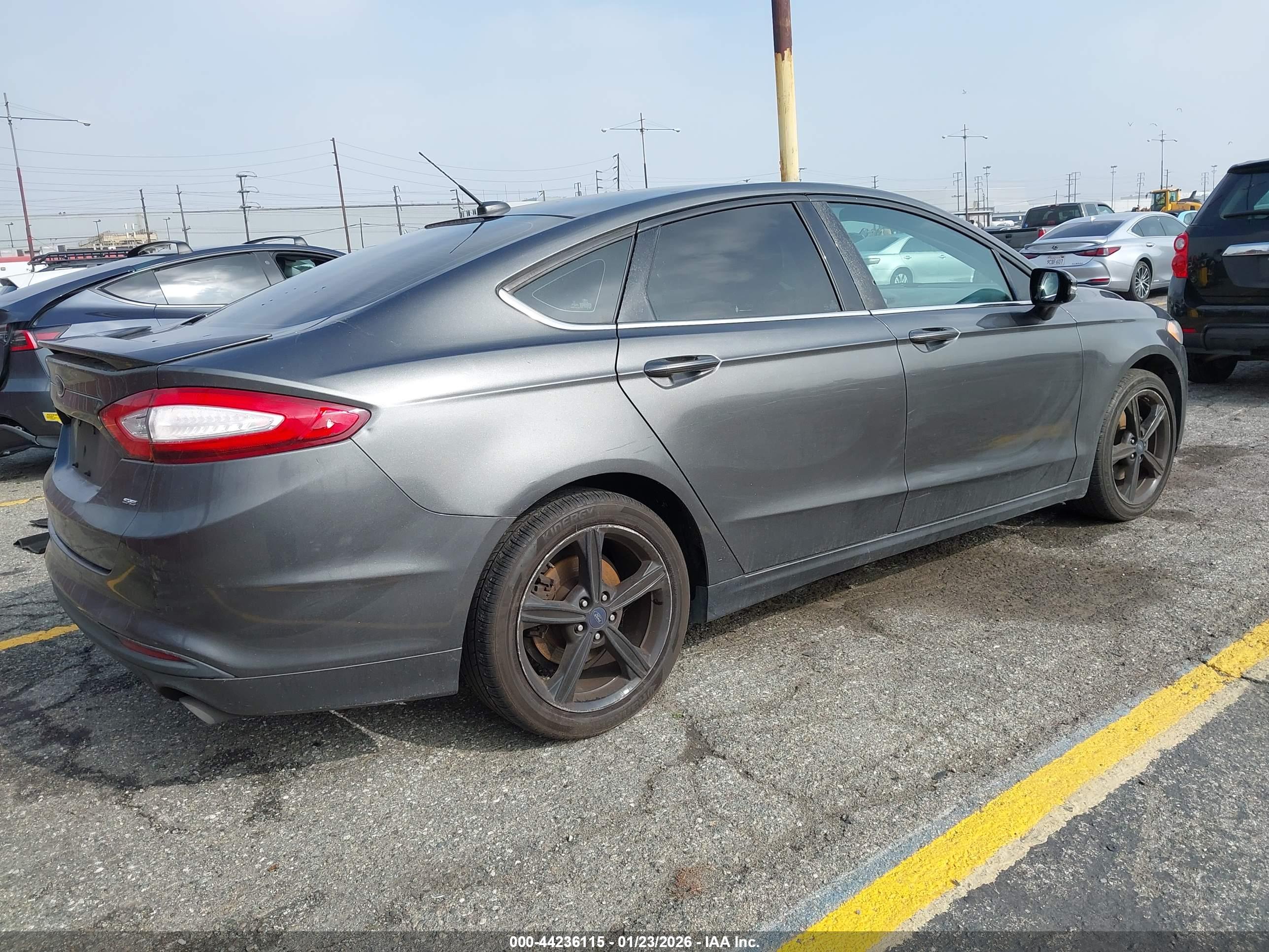 FORD FUSION image 4