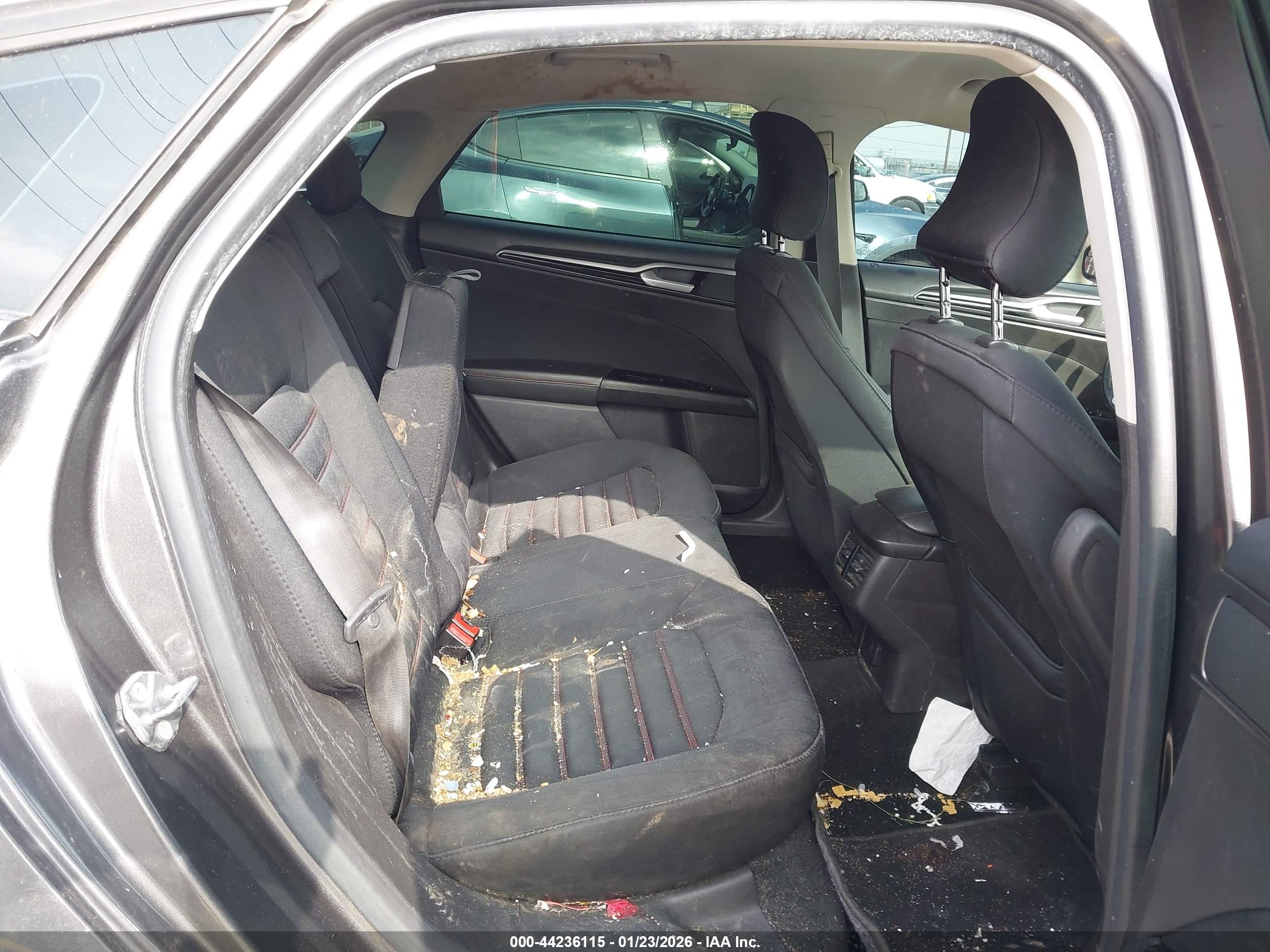 FORD FUSION image 8