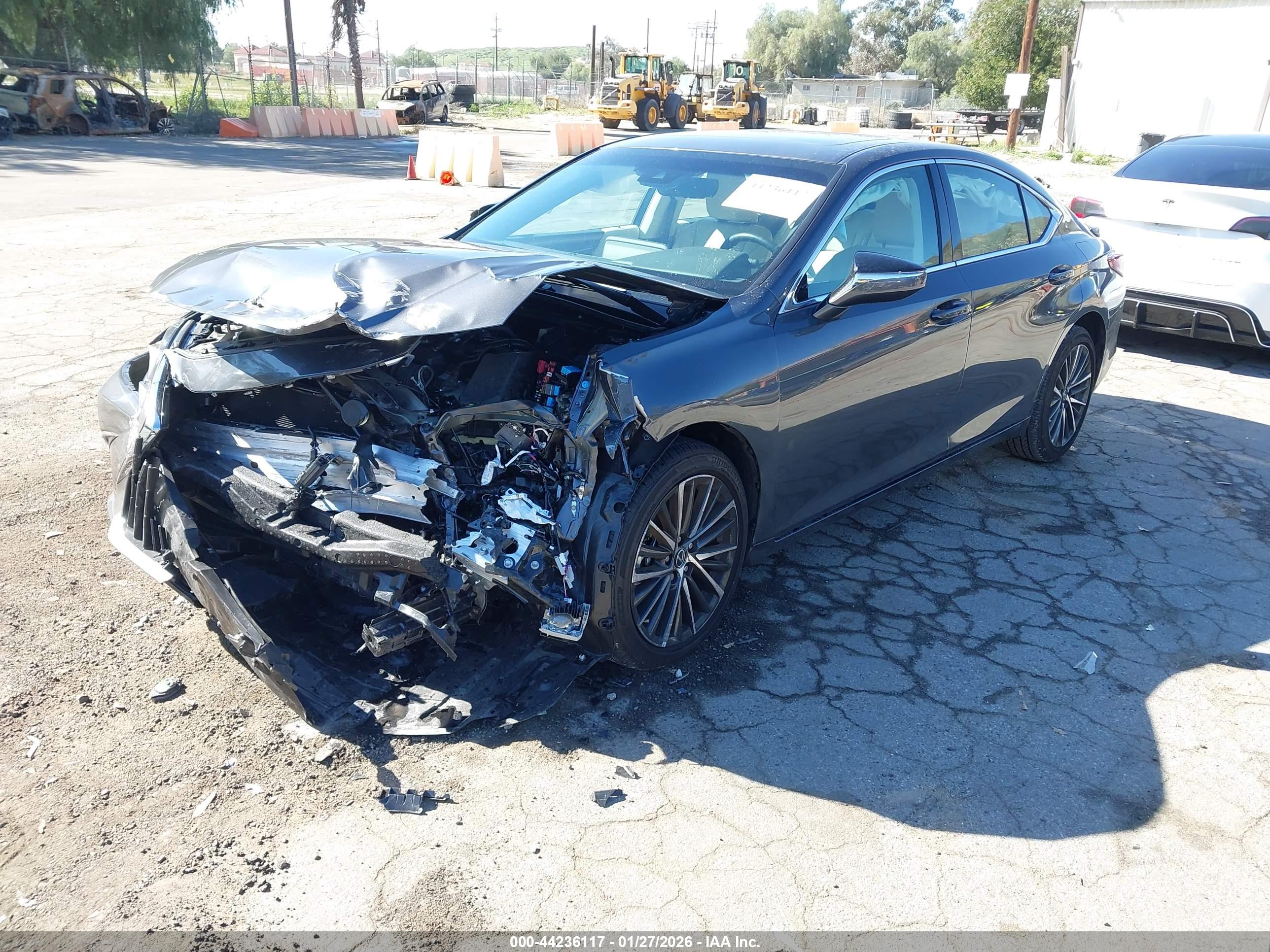 LEXUS ES image 2