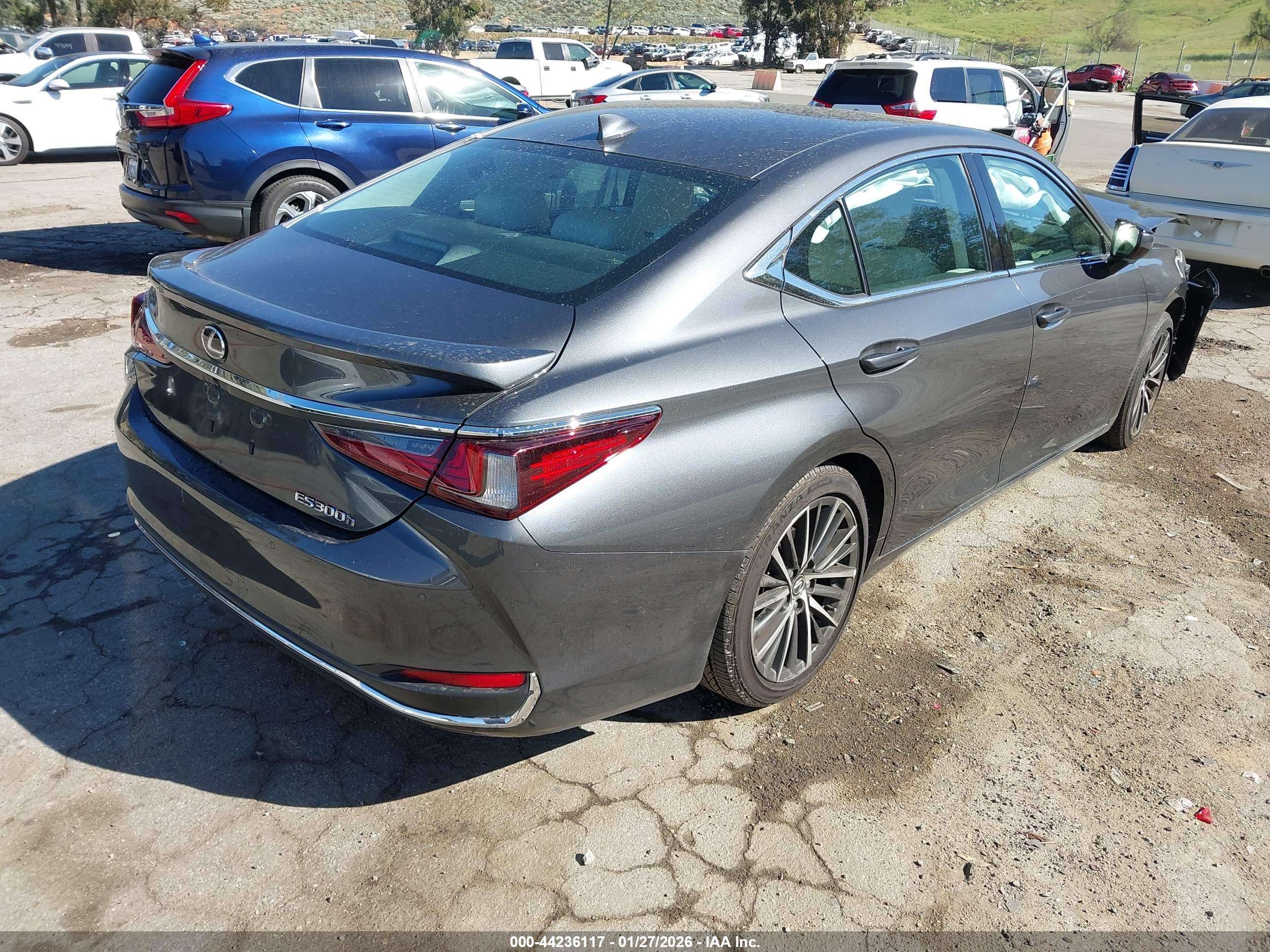 LEXUS ES image 4