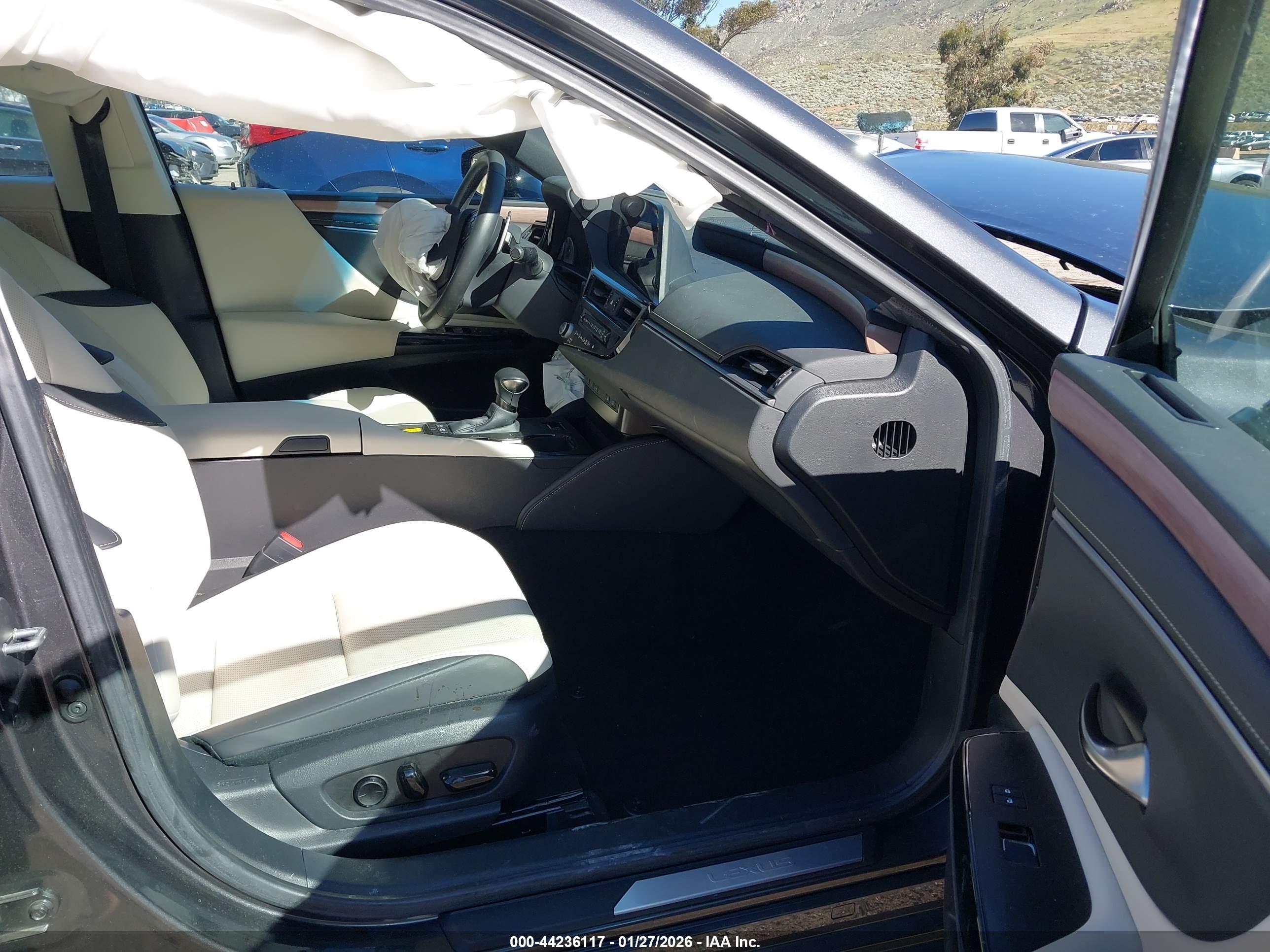 LEXUS ES image 5
