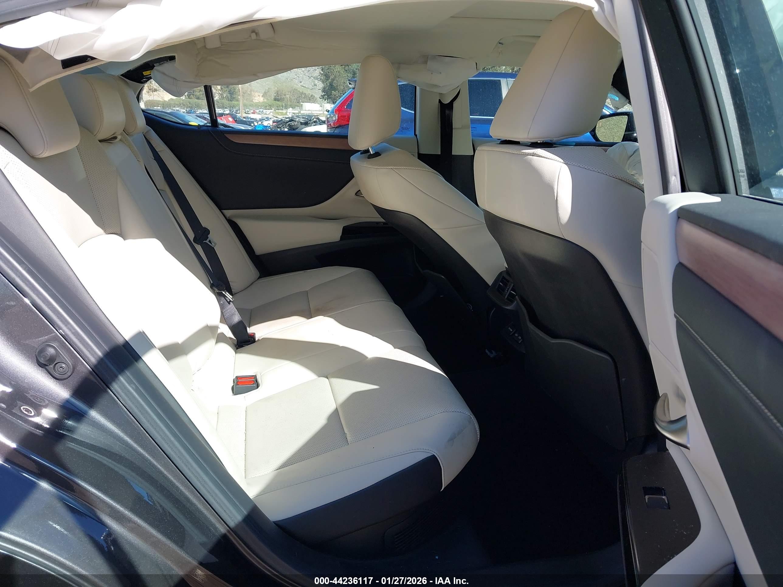 LEXUS ES image 8