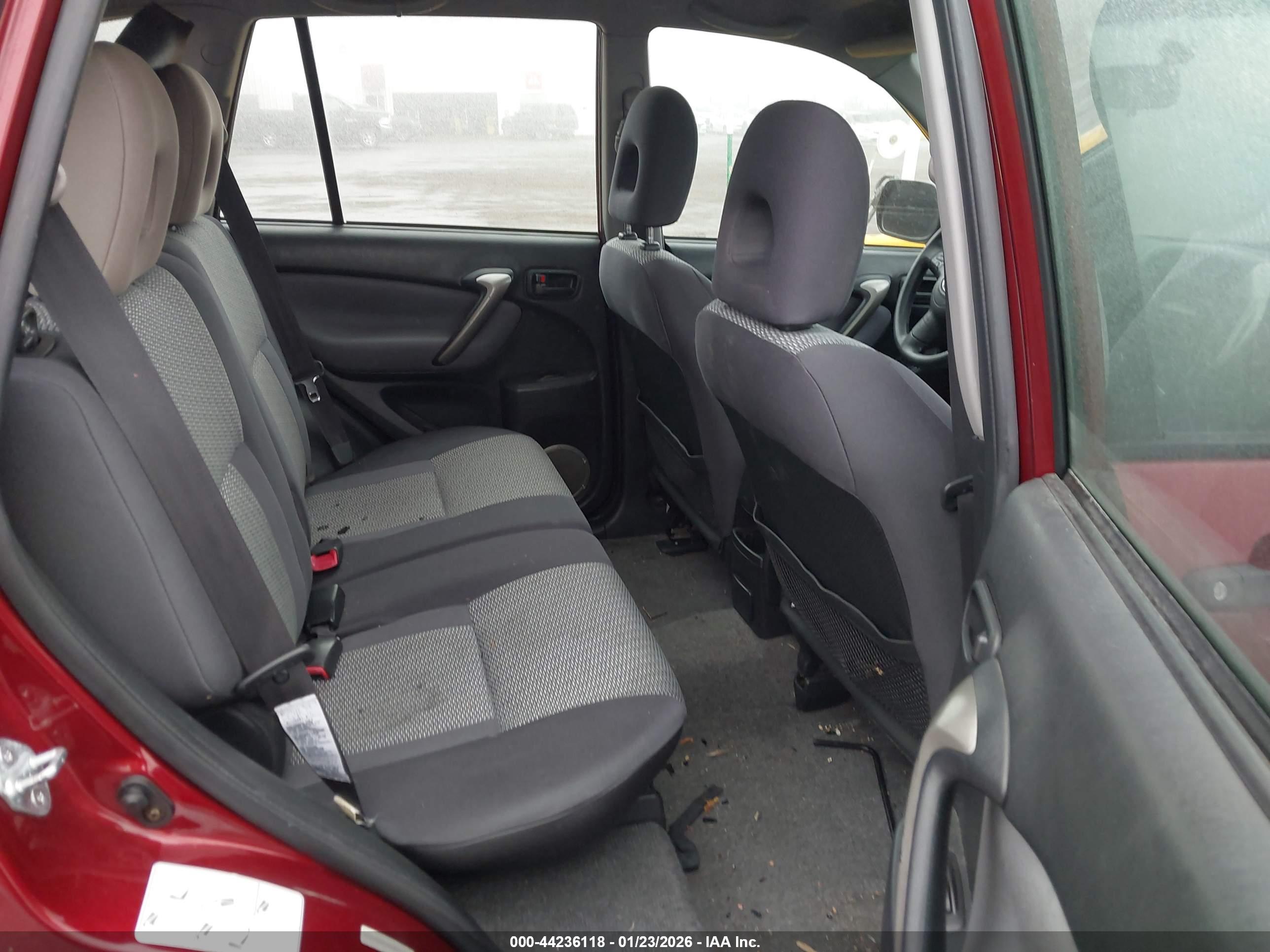 TOYOTA RAV4 image 8