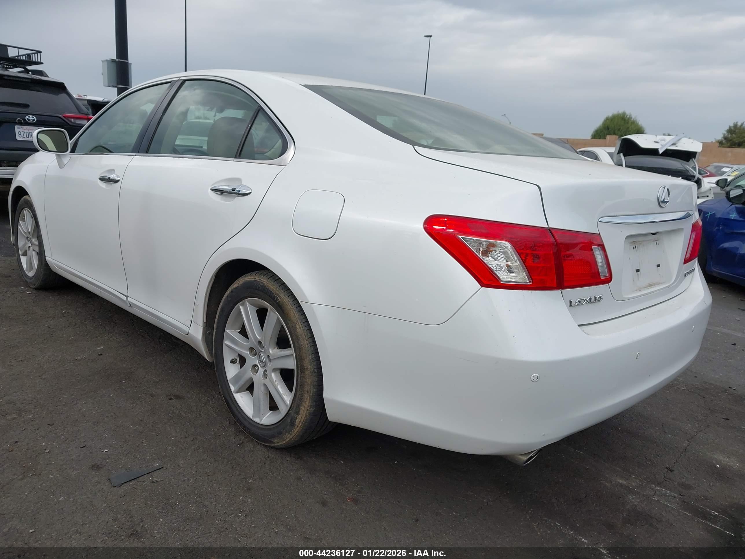 LEXUS ES image 3