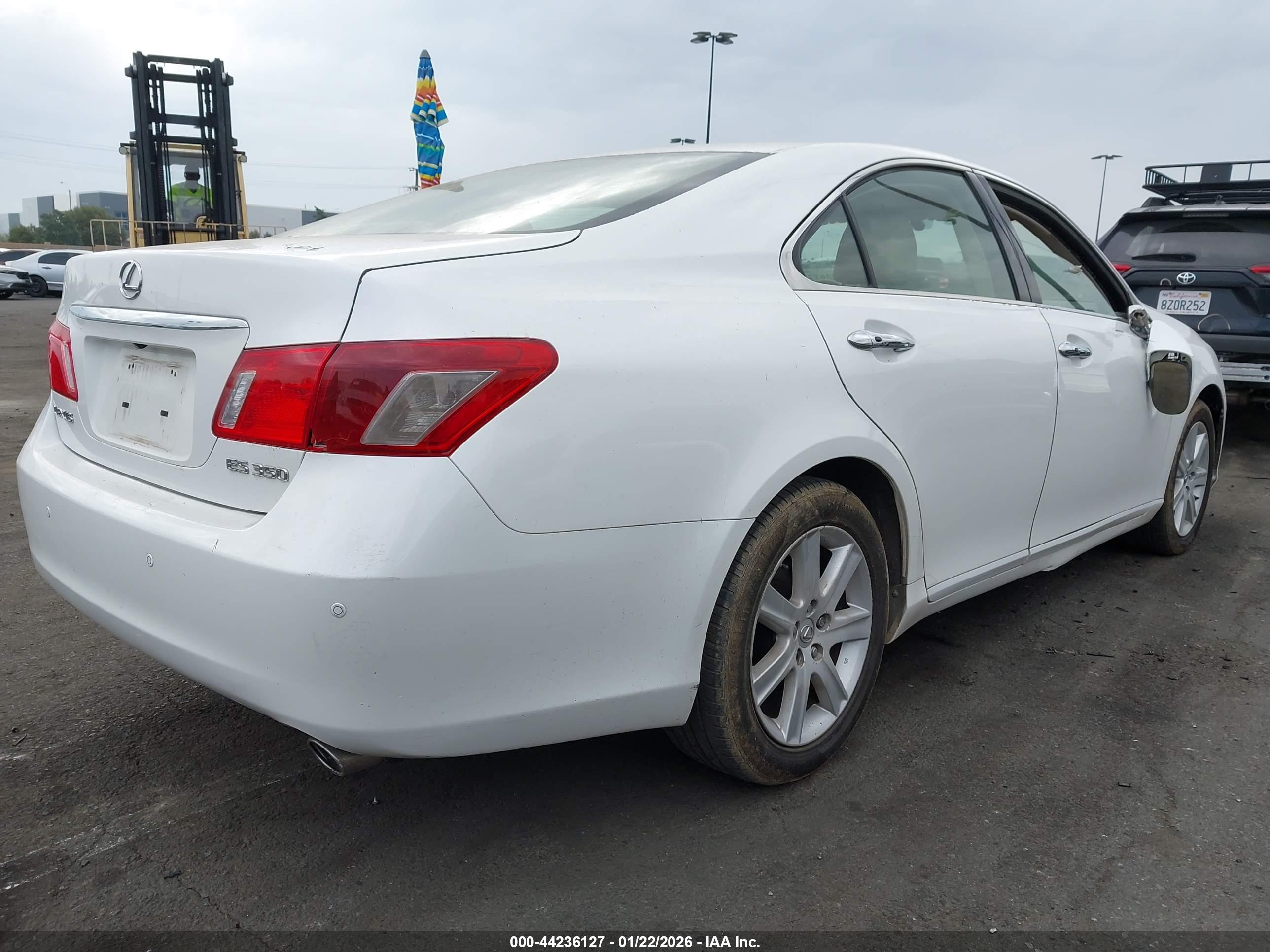 LEXUS ES image 4