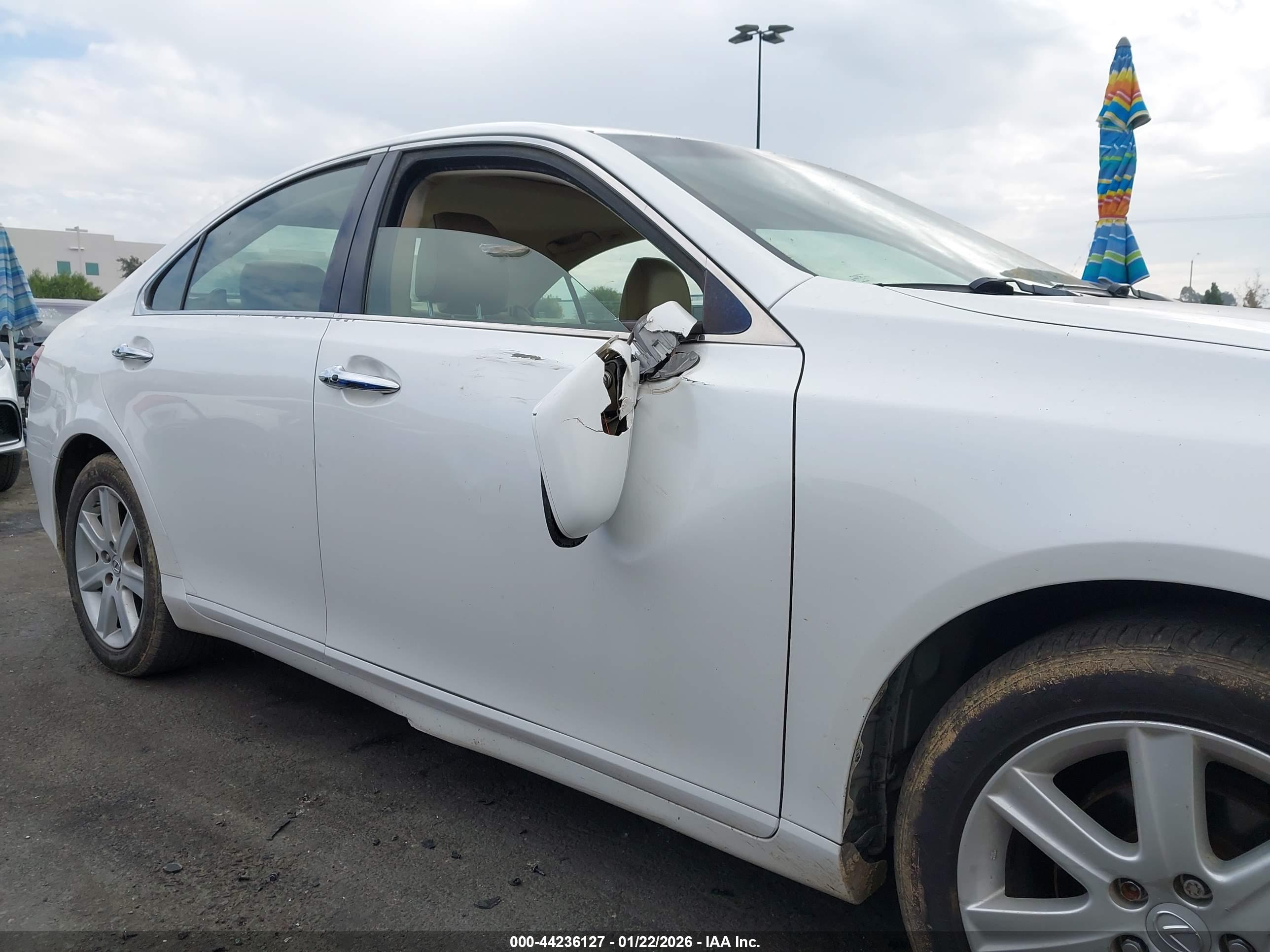 LEXUS ES image 6